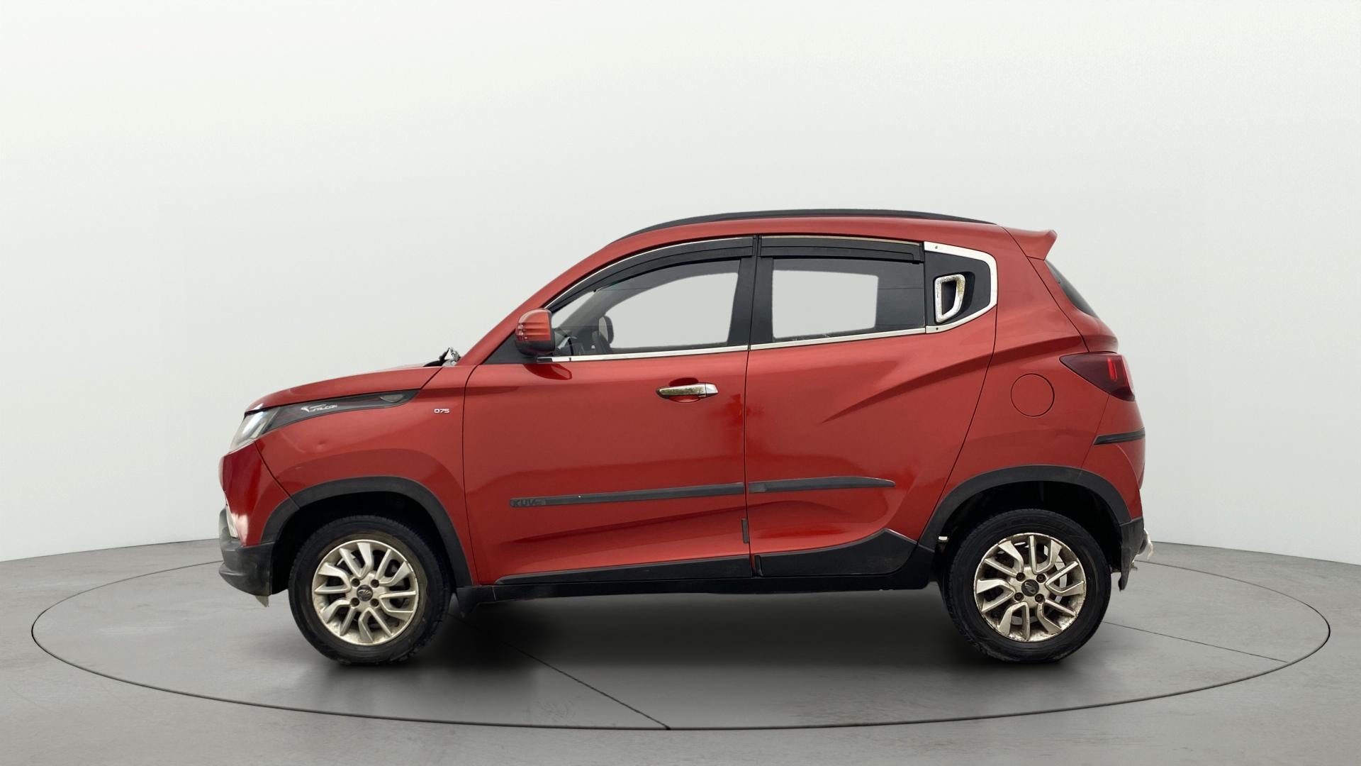 View 2016 Mahindra KUV100 K8 Diesel 6 Seater BS IV Image 5 Used 2016 Mahindra KUV100 K8 Diesel 6 Seater BS IV Image 5
