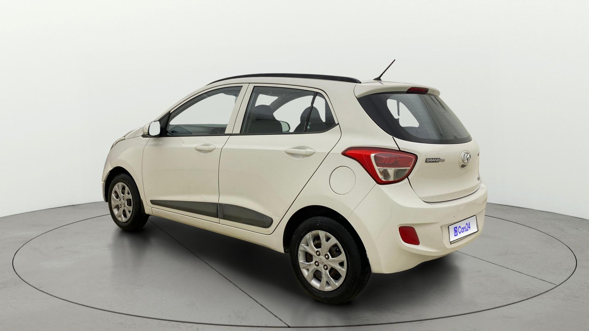 View 2015 Hyundai Grand i10 Sportz 1.2 Kappa Image 2 Used 2015 Hyundai Grand i10 Sportz 1.2 Kappa Image 2