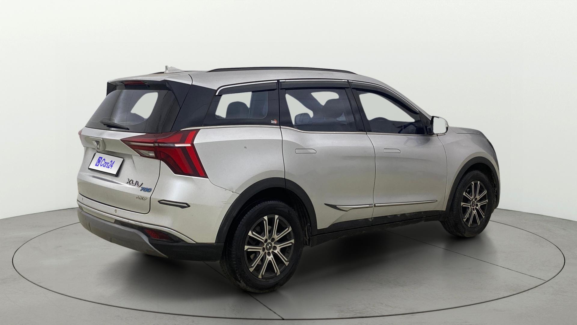 View 2022 Mahindra XUV700 MX Petrol 5 STR Image 48 Used 2022 Mahindra XUV700 MX Petrol 5 STR Image 48