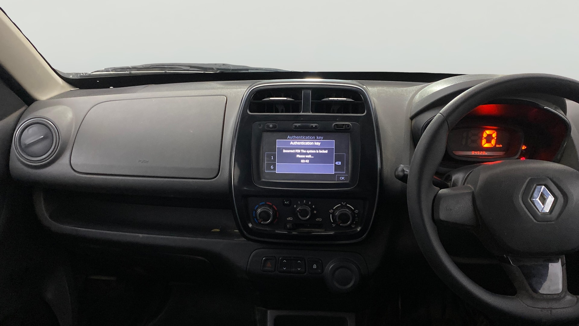 View 2018 Renault Kwid RXT 1.0 Image 17 Used 2018 Renault Kwid RXT 1.0 Image 17