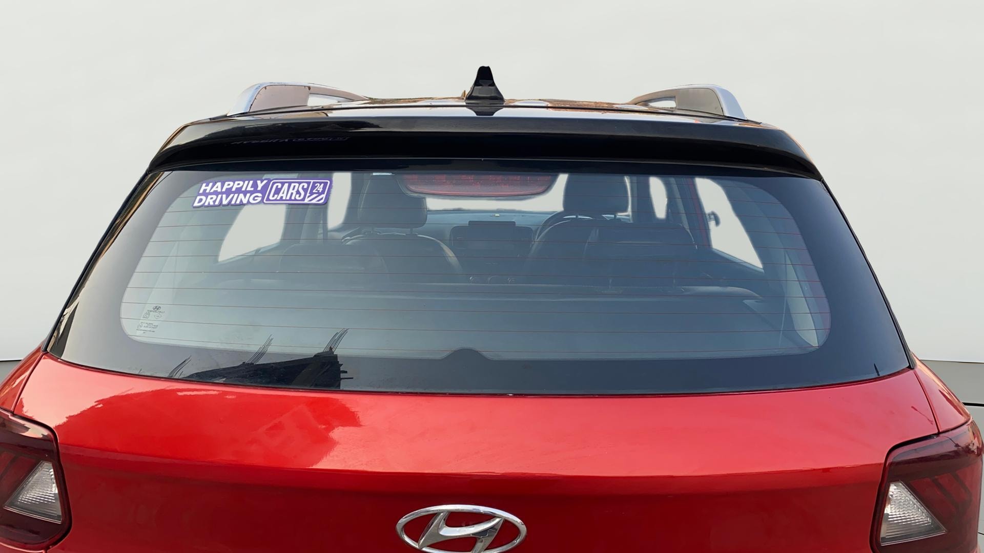 View 2019 Hyundai Venue SX Plus 1.0 Petrol AT Dual Tone Image 4 Used 2019 Hyundai Venue SX Plus 1.0 Petrol AT Dual Tone Image 4
