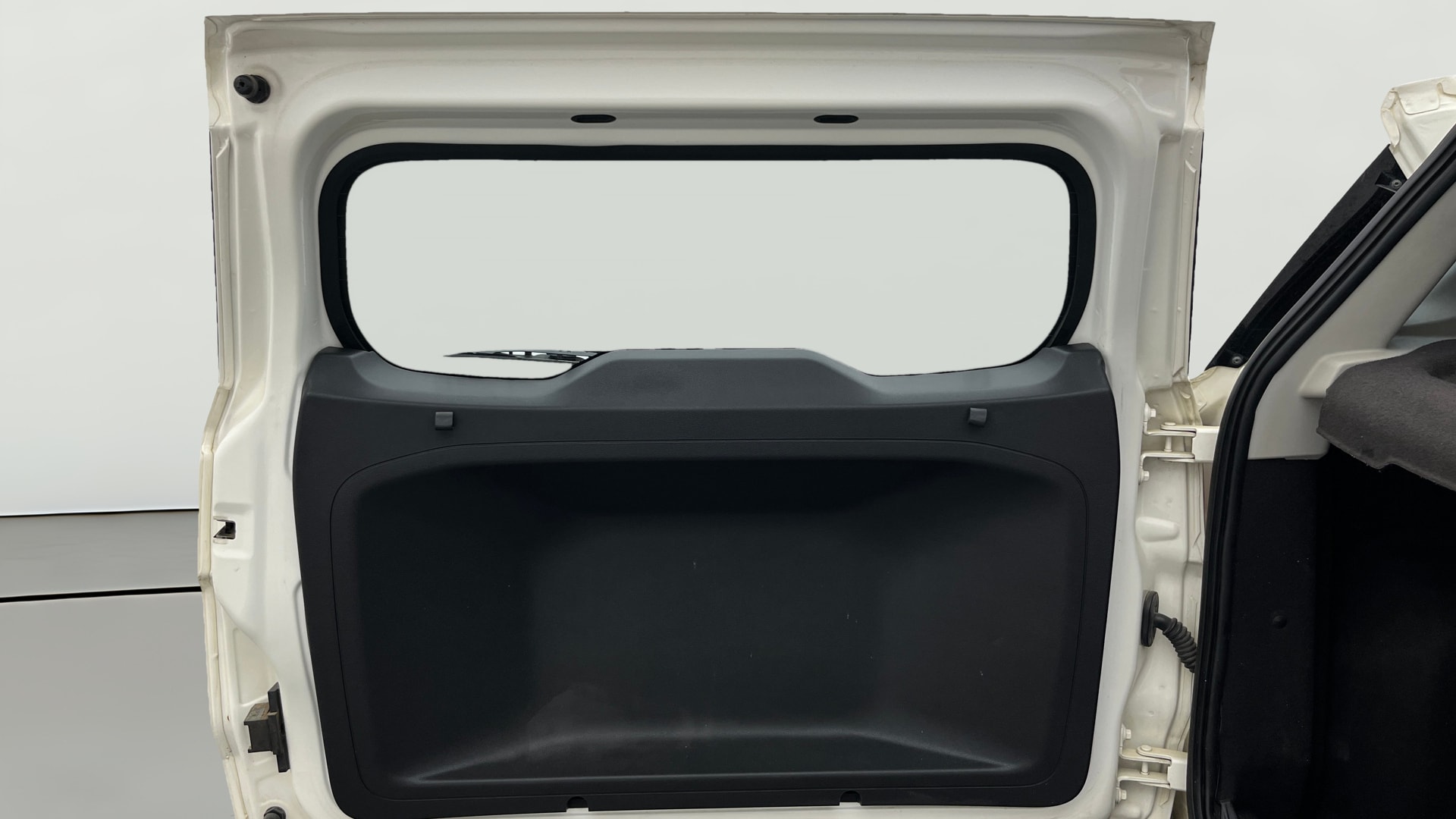 View 2016 Ford EcoSport 1.5 TDCi Diesel Ambiente BS IV Image 16 Used 2016 Ford EcoSport 1.5 TDCi Diesel Ambiente BS IV Image 16
