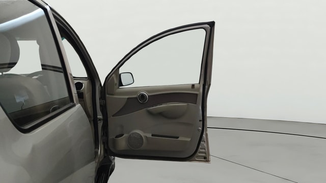 View Mahindra Quanto Image 45 Used Mahindra Quanto Image 45