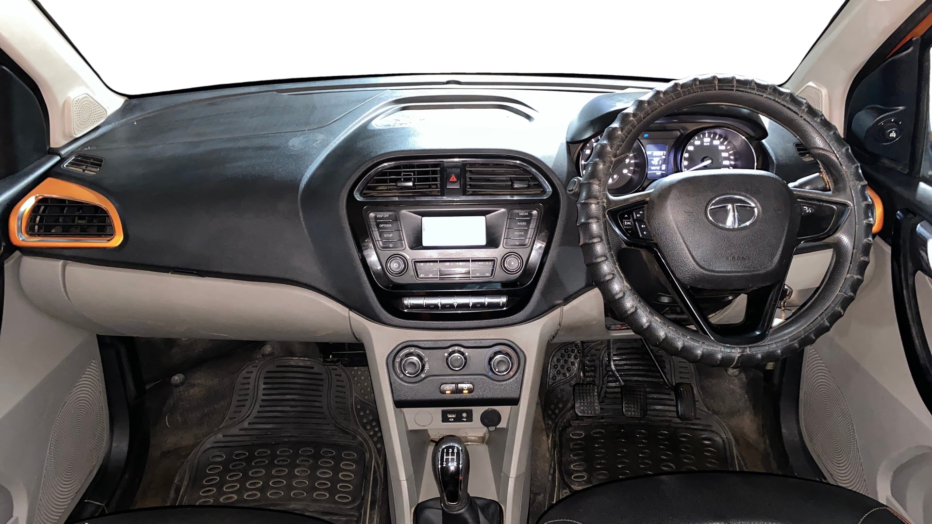 View 2018 Tata Tiago Revotorq XB Image 15 Used 2018 Tata Tiago Revotorq XB Image 15