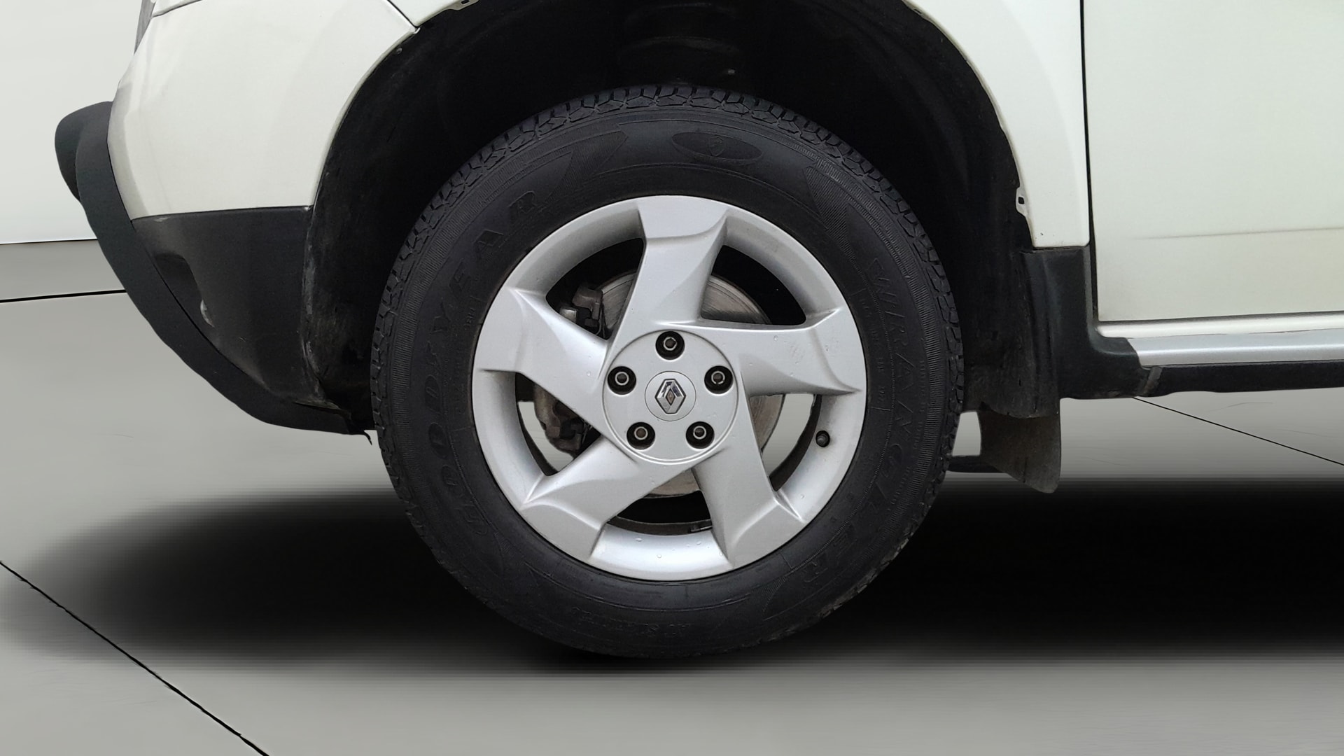 View 2015 Renault Duster Diesel 85PS 4x2 MT Image 34 Used 2015 Renault Duster Diesel 85PS 4x2 MT Image 34