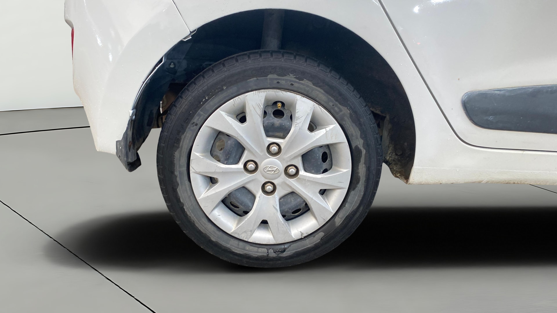 View 2015 Hyundai Grand i10 Sportz 1.2 Kappa Image 23 Used 2015 Hyundai Grand i10 Sportz 1.2 Kappa Image 23