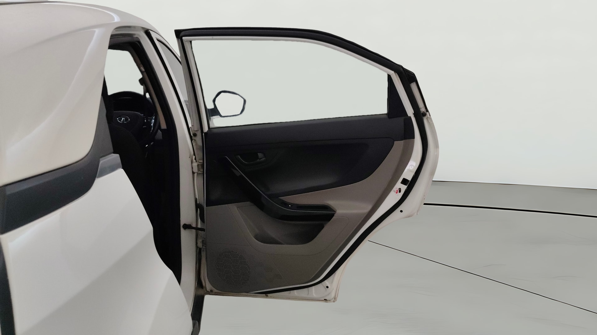View 2018 Tata Nexon Revotron XM Image 7 Used 2018 Tata Nexon Revotron XM Image 7