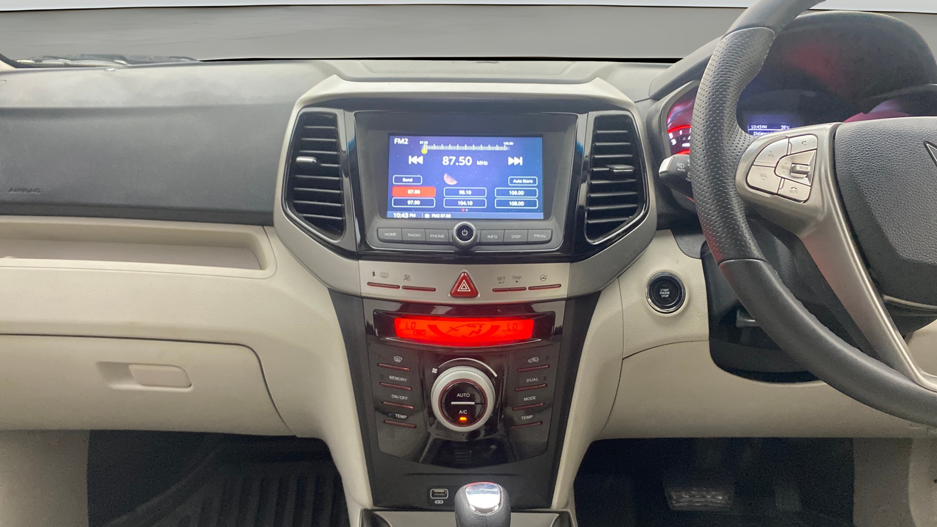 Used 2024 Mahindra XUV300 Used 2024 Mahindra XUV300