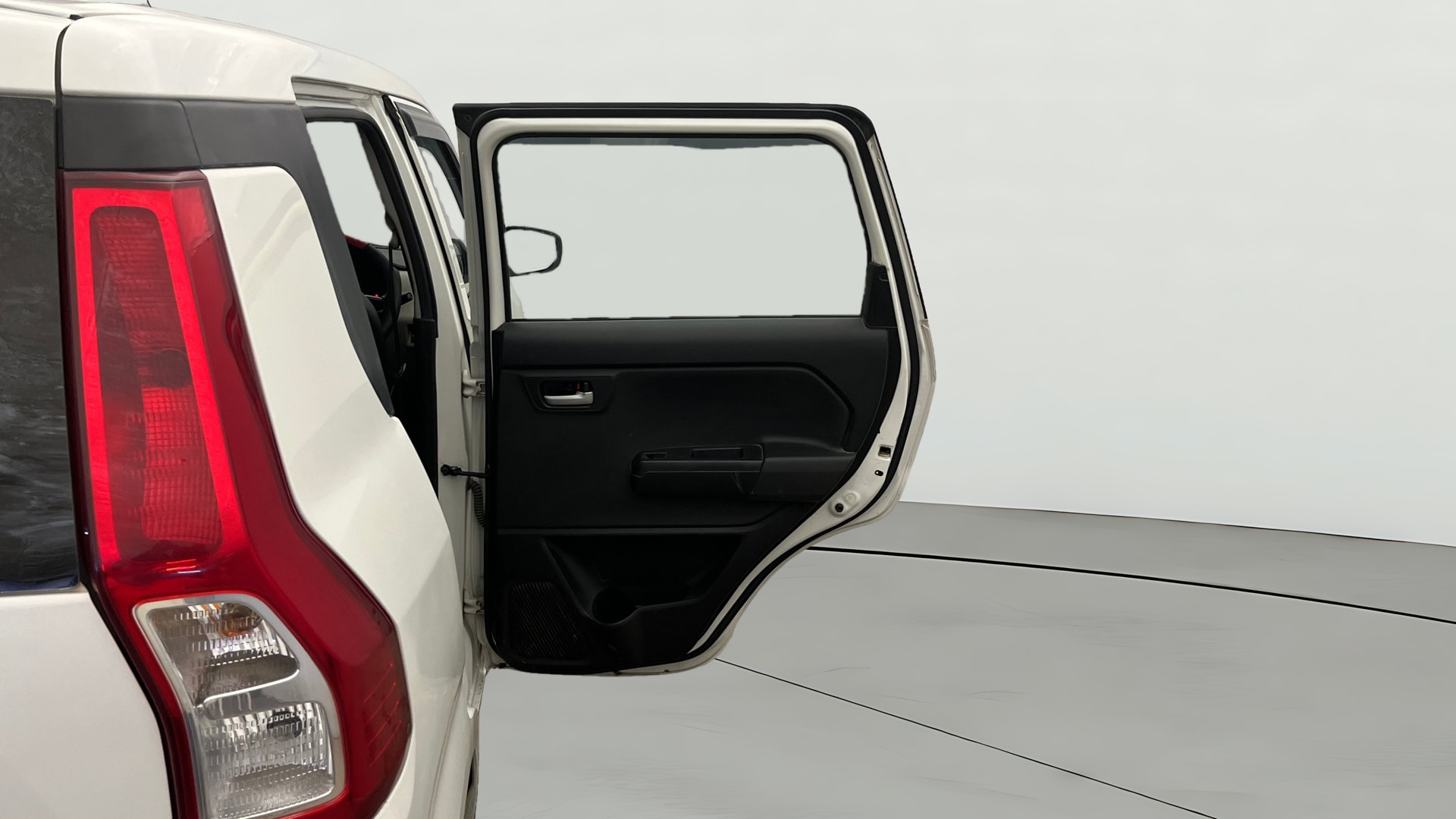 View 2022 Maruti Suzuki 1000 Base Variant Image 5 Used 2022 Maruti Suzuki 1000 Base Variant Image 5