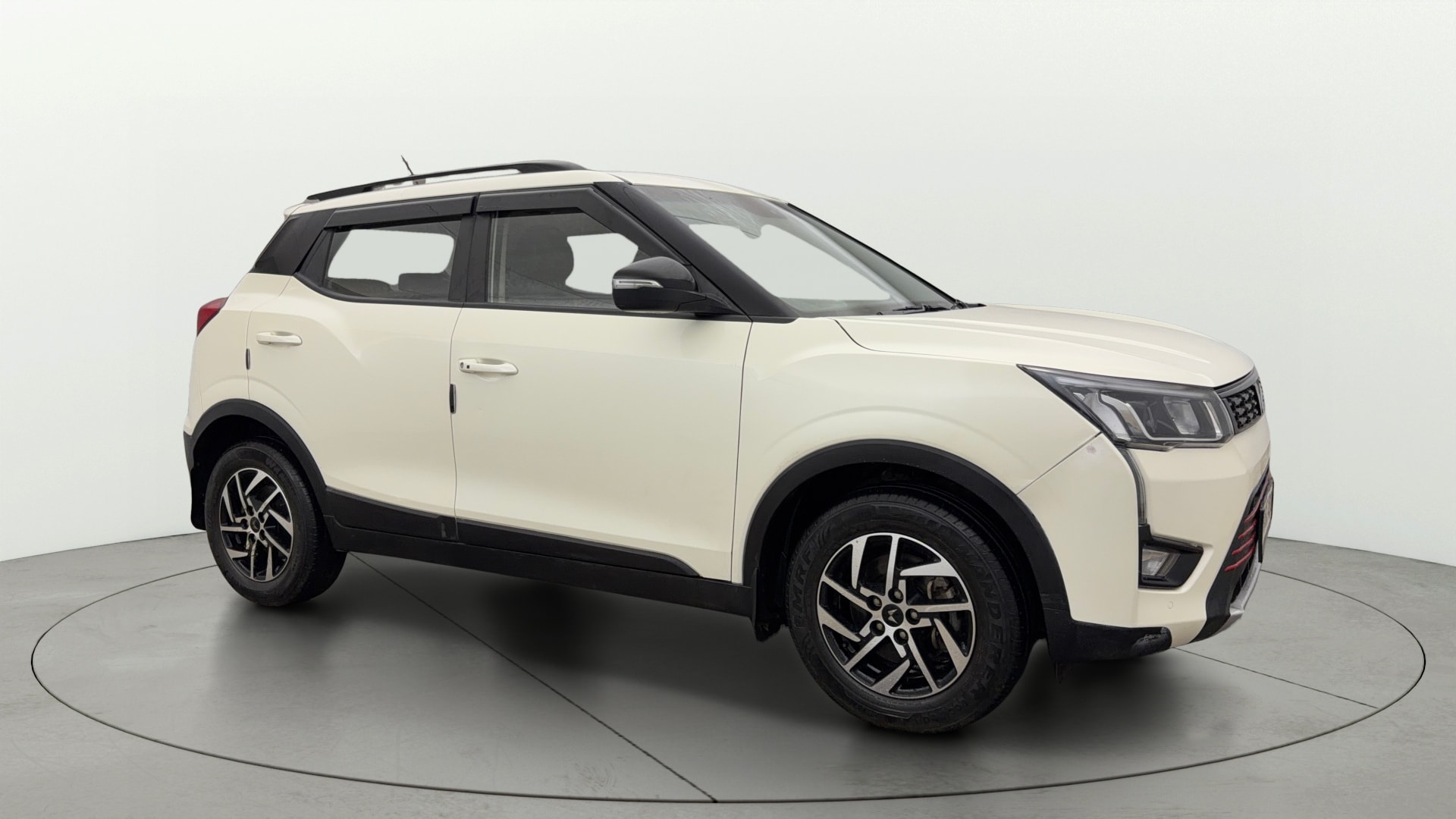 View 2022 Mahindra XUV300 W4 Petrol BS IV Image 38 Used 2022 Mahindra XUV300 W4 Petrol BS IV Image 38