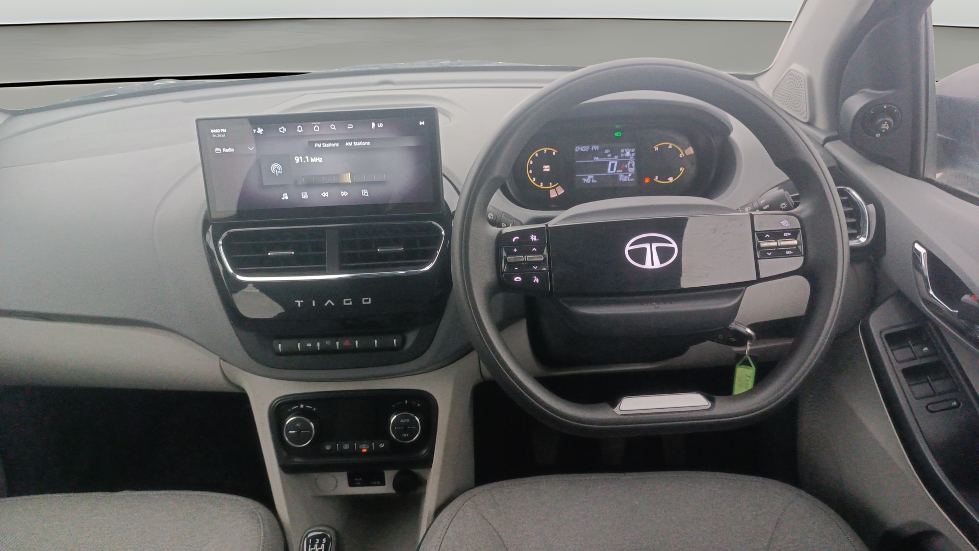 View 2025 Tata Tiago Revotorq XB Image 21 Used 2025 Tata Tiago Revotorq XB Image 21