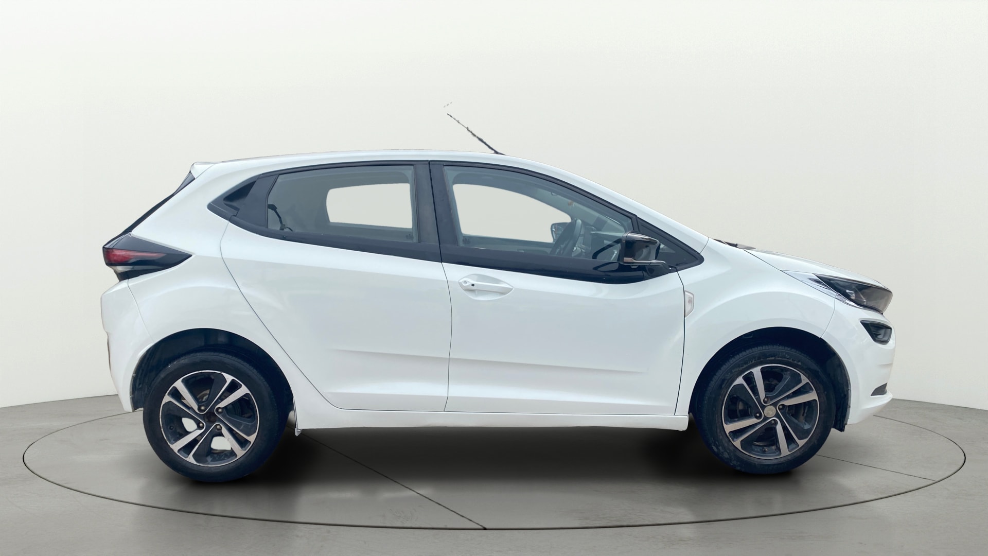 View 2022 Tata Altroz XZ Petrol Image 9 Used 2022 Tata Altroz XZ Petrol Image 9