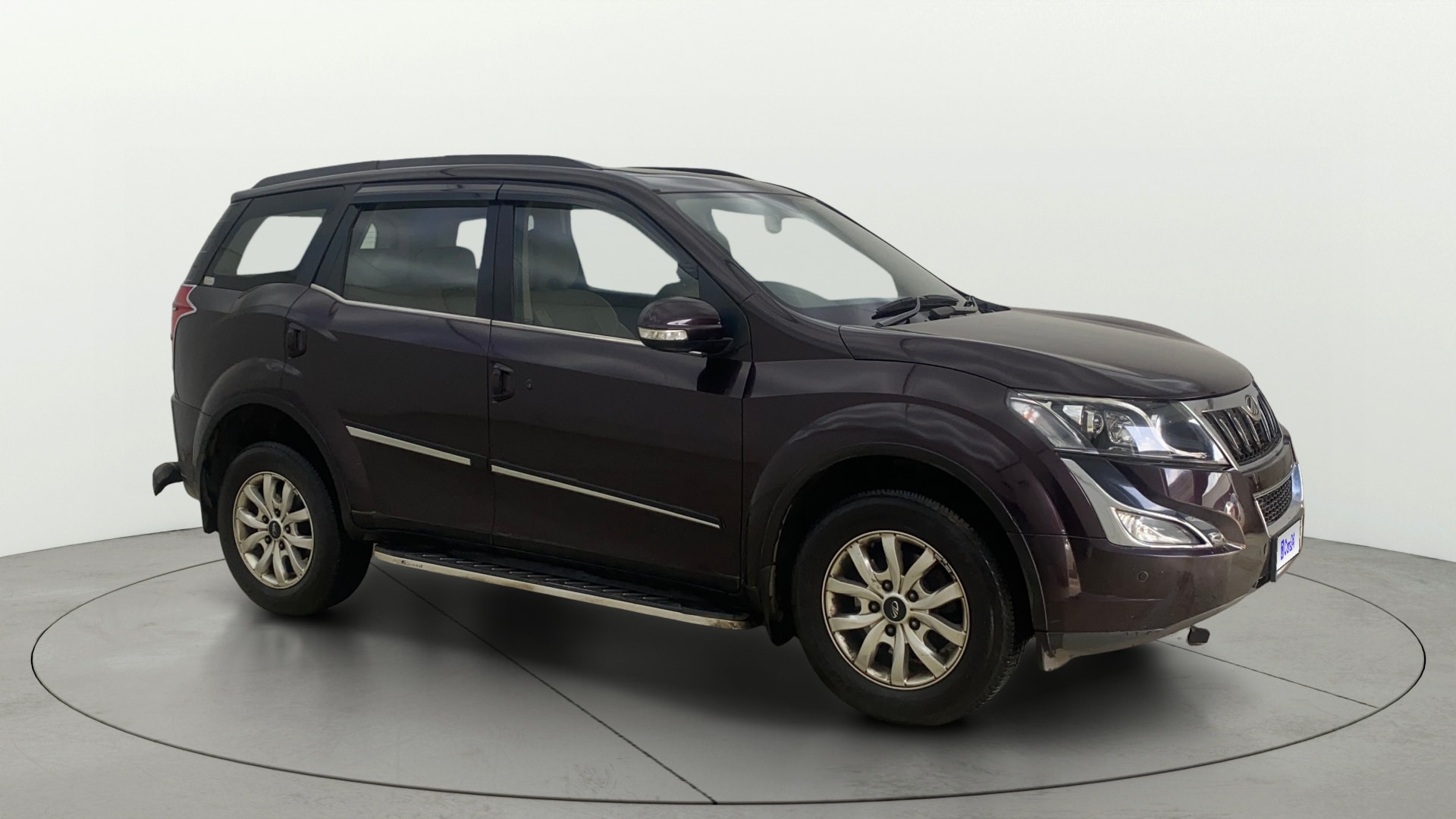 View 2017 Mahindra XUV500 W10 FWD AT Image 14 Used 2017 Mahindra XUV500 W10 FWD AT Image 14