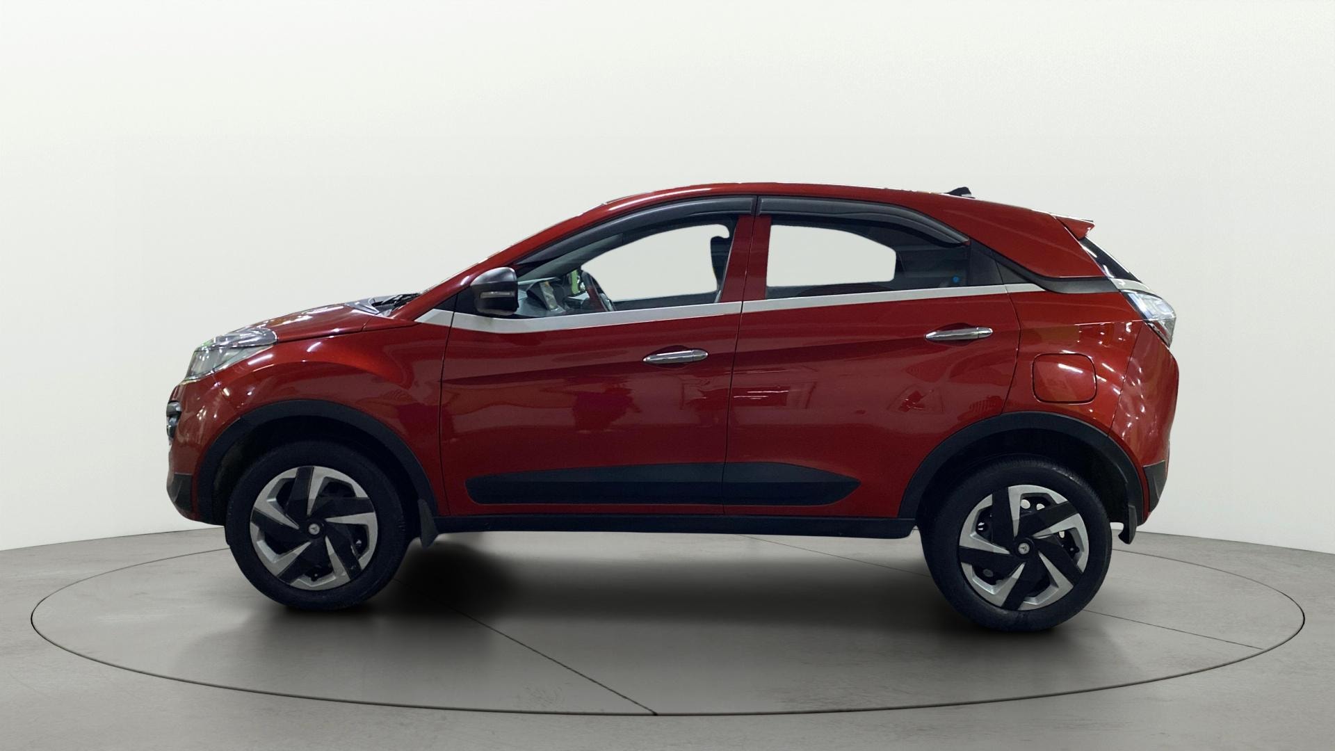 View 2018 Tata Nexon Revotorq XM Image 25 Used 2018 Tata Nexon Revotorq XM Image 25
