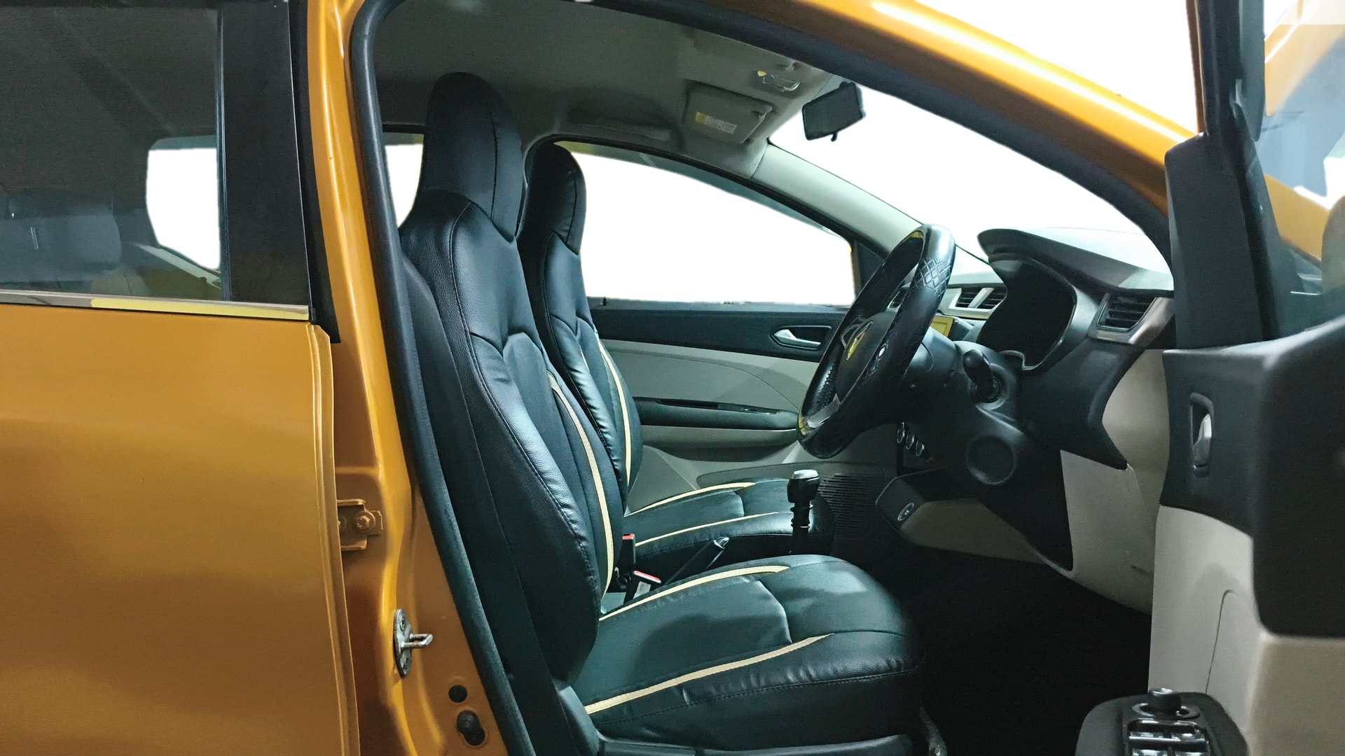 View 2020 Renault Triber RXZ Image 27 Used 2020 Renault Triber RXZ Image 27