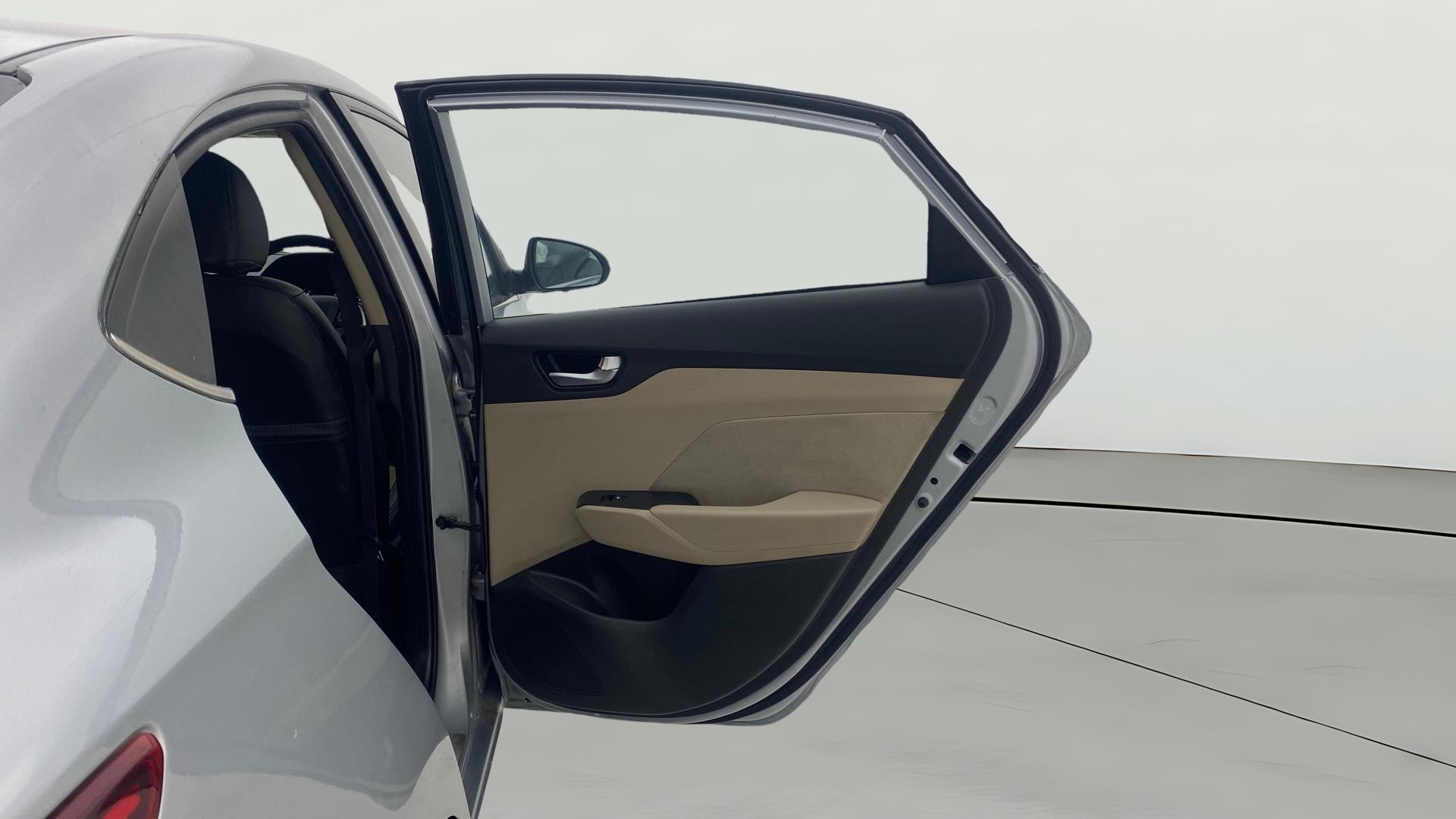View 2019 Hyundai Verna 1.6 VTVT SX Image 8 Used 2019 Hyundai Verna 1.6 VTVT SX Image 8