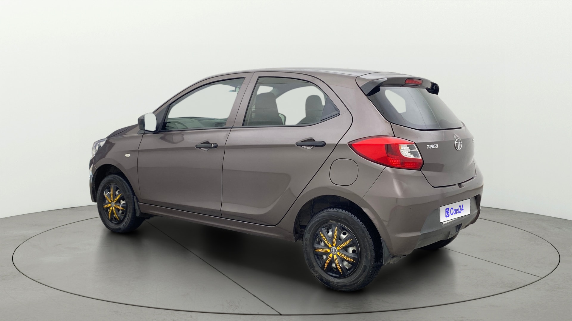 View 2019 Tata Tiago Revotorq XB Image 2 Used 2019 Tata Tiago Revotorq XB Image 2