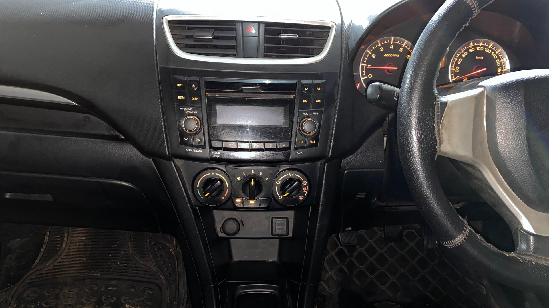 View 2016 Maruti Suzuki 1000 Base Variant Image 17 Used 2016 Maruti Suzuki 1000 Base Variant Image 17