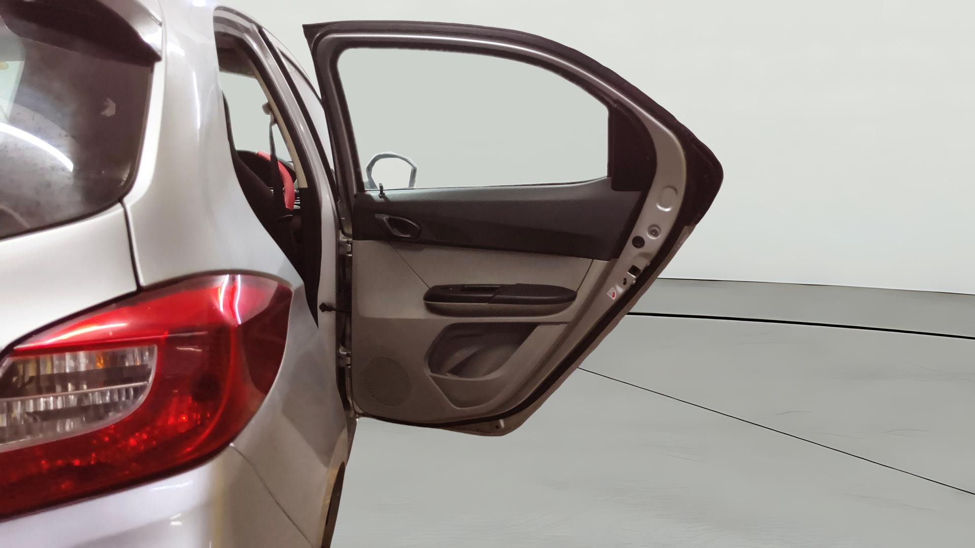 View 2016 Tata Tiago Revotorq XB Image 7 Used 2016 Tata Tiago Revotorq XB Image 7
