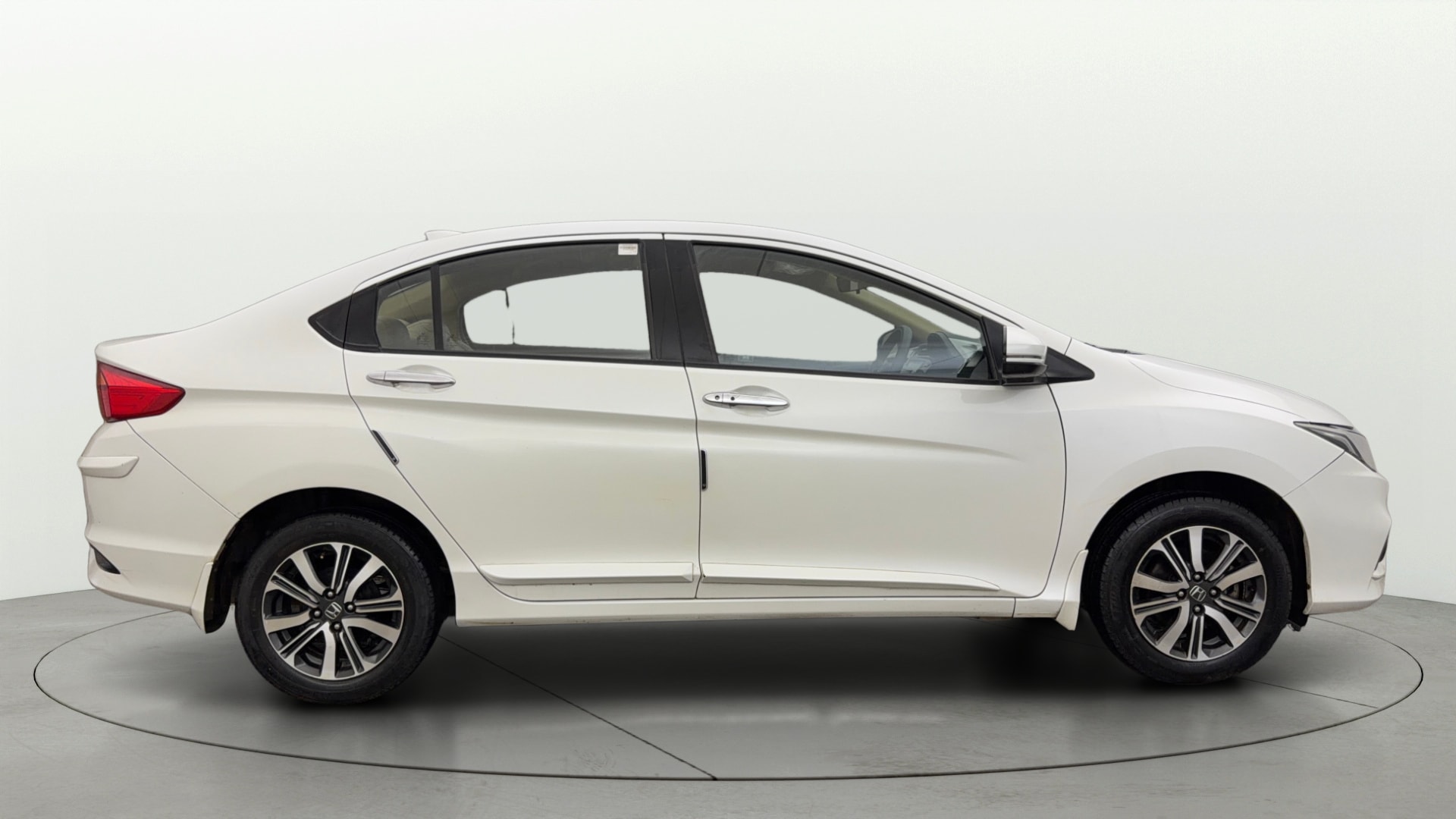 View 2018 Honda City ZX MT Diesel Anniversary Edition Image 27 Used 2018 Honda City ZX MT Diesel Anniversary Edition Image 27