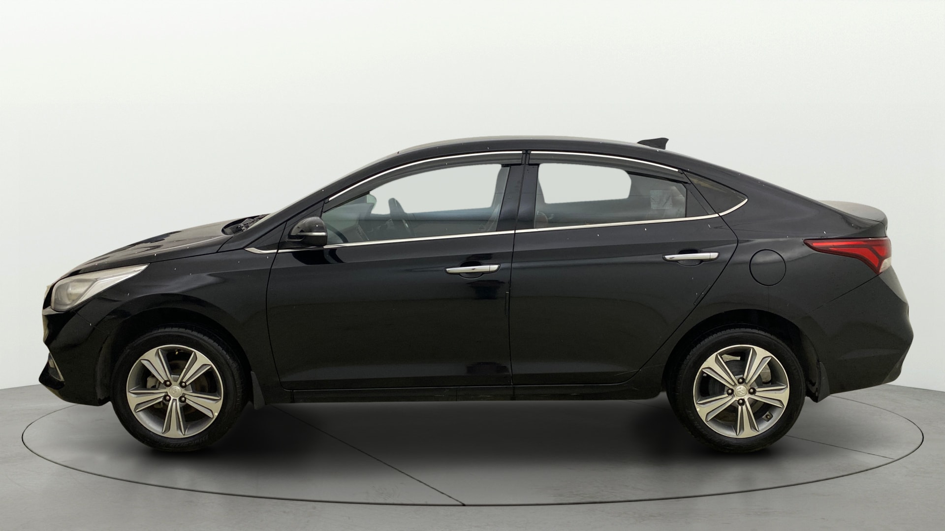 View 2019 Hyundai Verna 1.6 VTVT SX Image 6 Used 2019 Hyundai Verna 1.6 VTVT SX Image 6
