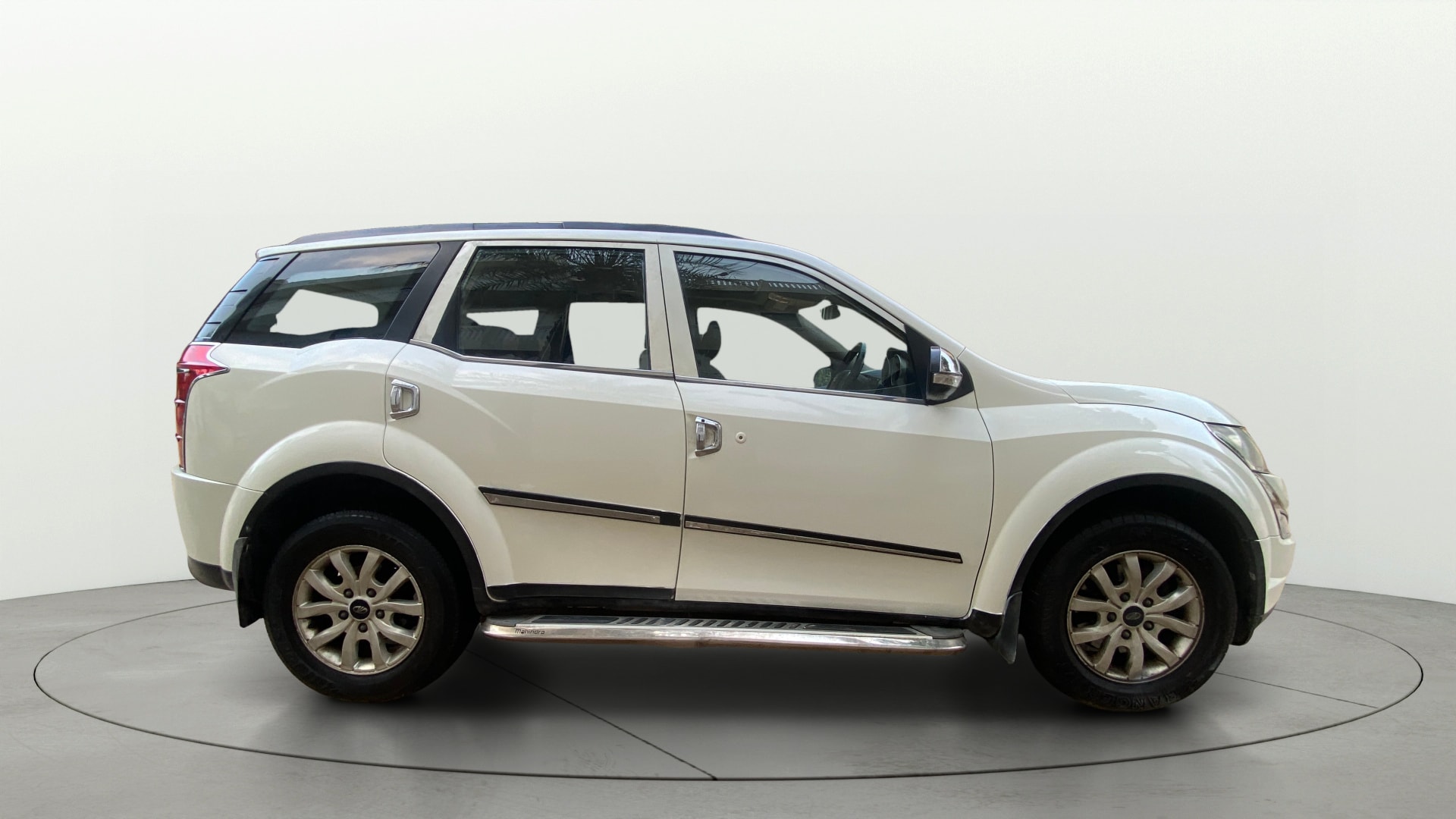 View 2016 Mahindra XUV500 W10 FWD Image 9 Used 2016 Mahindra XUV500 W10 FWD Image 9