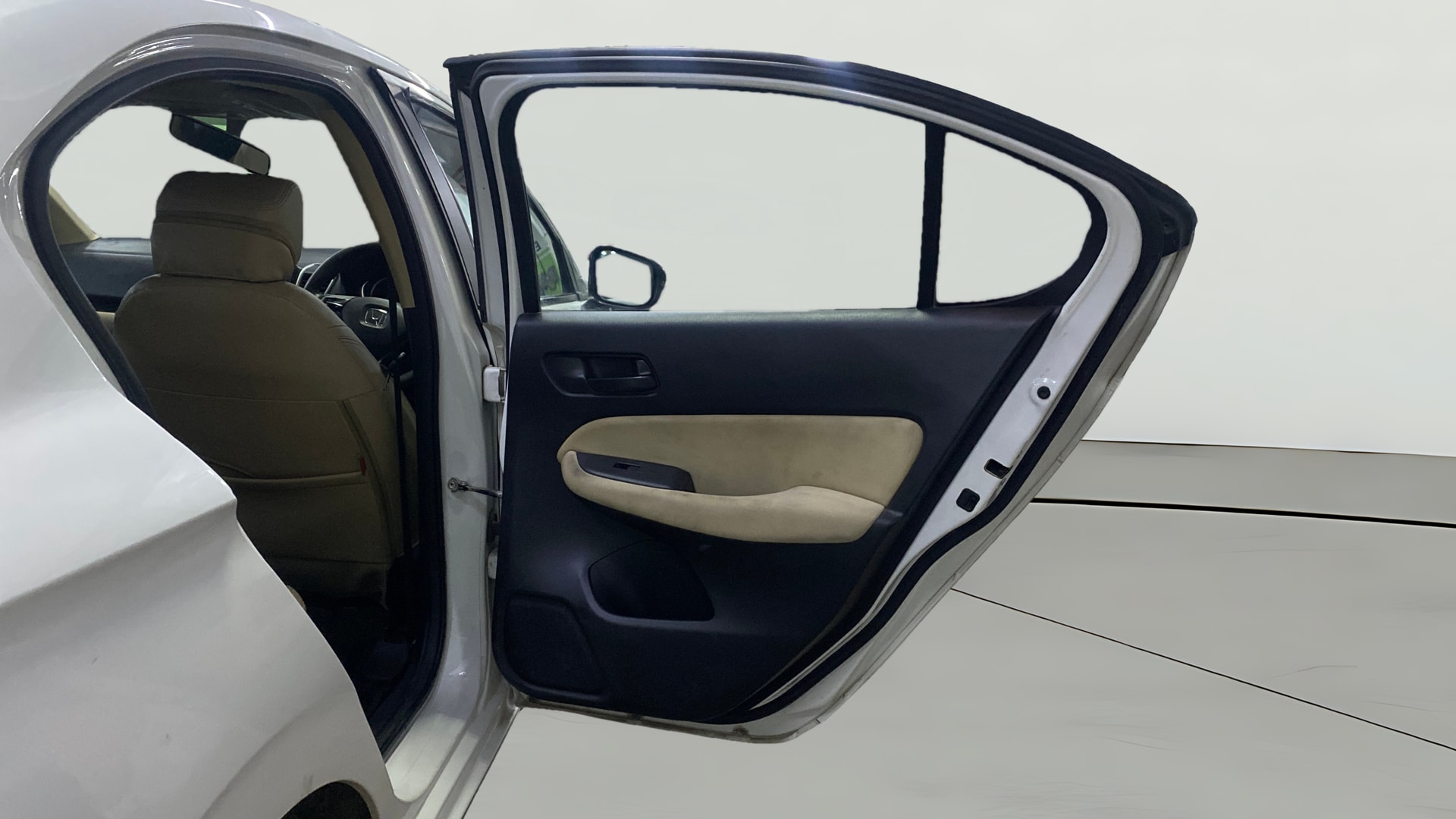 View 2022 Honda City ZX MT Diesel Anniversary Edition Image 8 Used 2022 Honda City ZX MT Diesel Anniversary Edition Image 8