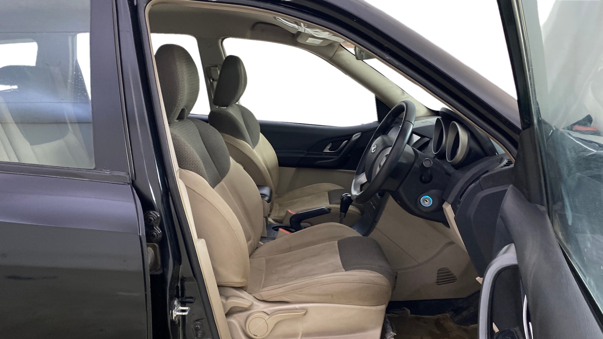View 2018 Mahindra XUV500 W6 AT Image 27 Used 2018 Mahindra XUV500 W6 AT Image 27