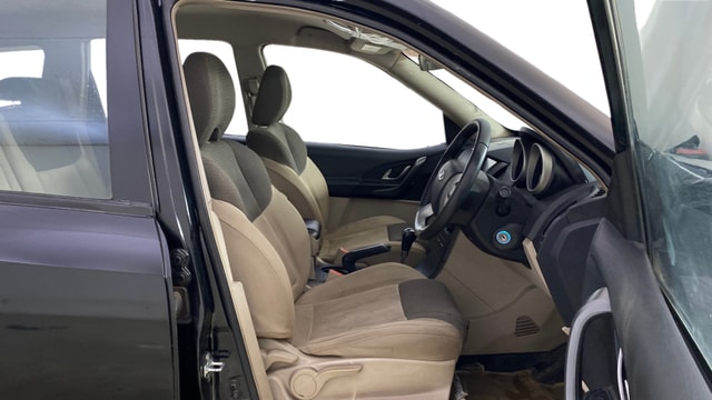 View Mahindra XUV500 Image 27 Used Mahindra XUV500 Image 27