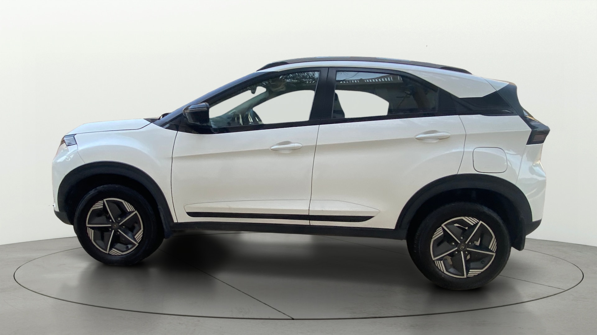 View 2024 Tata Nexon Revotron XE Image 6 Used 2024 Tata Nexon Revotron XE Image 6