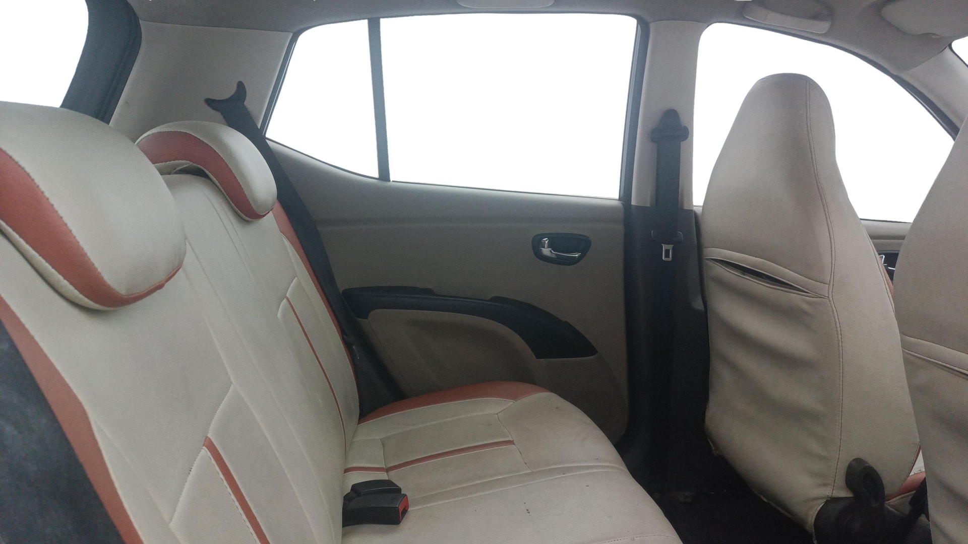 View 2013 Hyundai i10 1.2 Sportz MT Image 28 Used 2013 Hyundai i10 1.2 Sportz MT Image 28