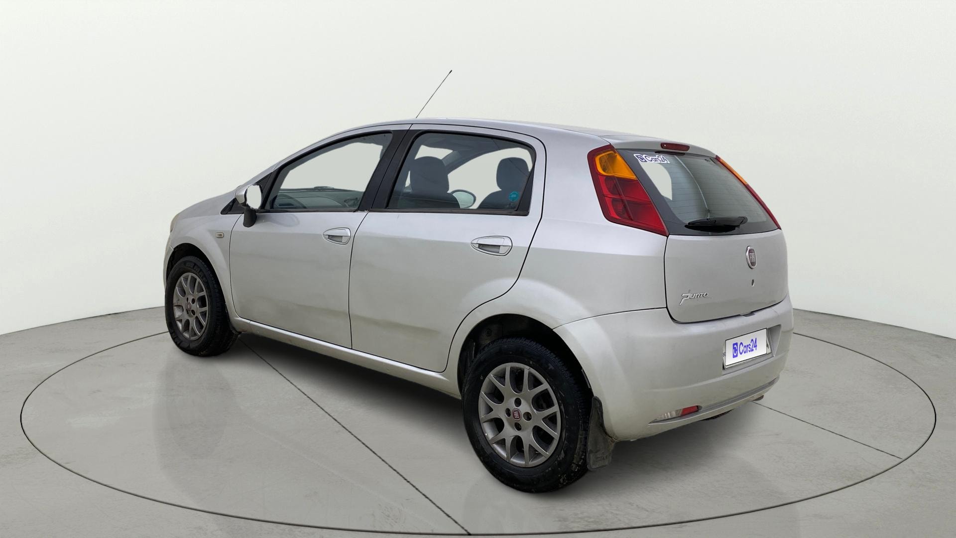 View 2014 Fiat Grande Punto 1.3 Emotion Pack 90 HP Image 2 Used 2014 Fiat Grande Punto 1.3 Emotion Pack 90 HP Image 2