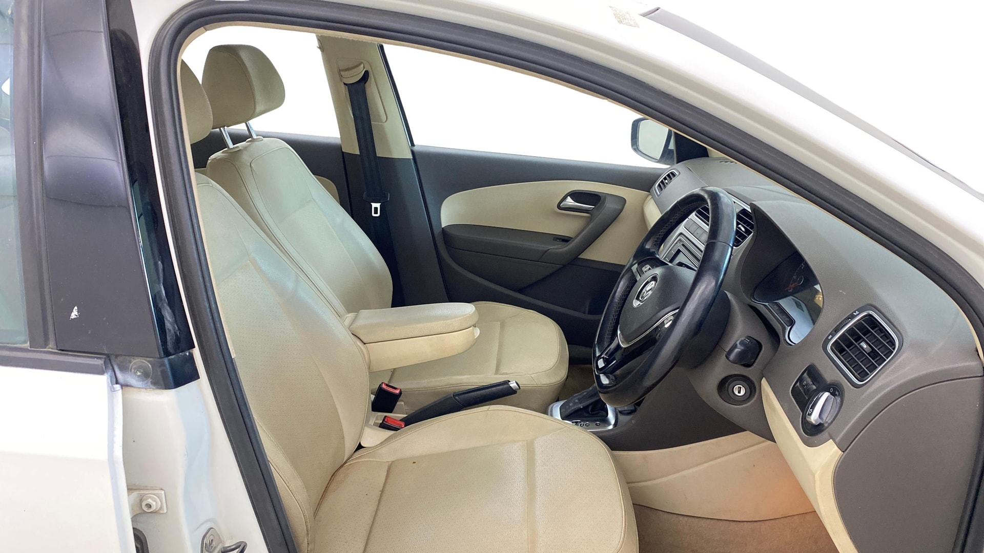 View 2015 Volkswagen Vento DSG Image 26 Used 2015 Volkswagen Vento DSG Image 26
