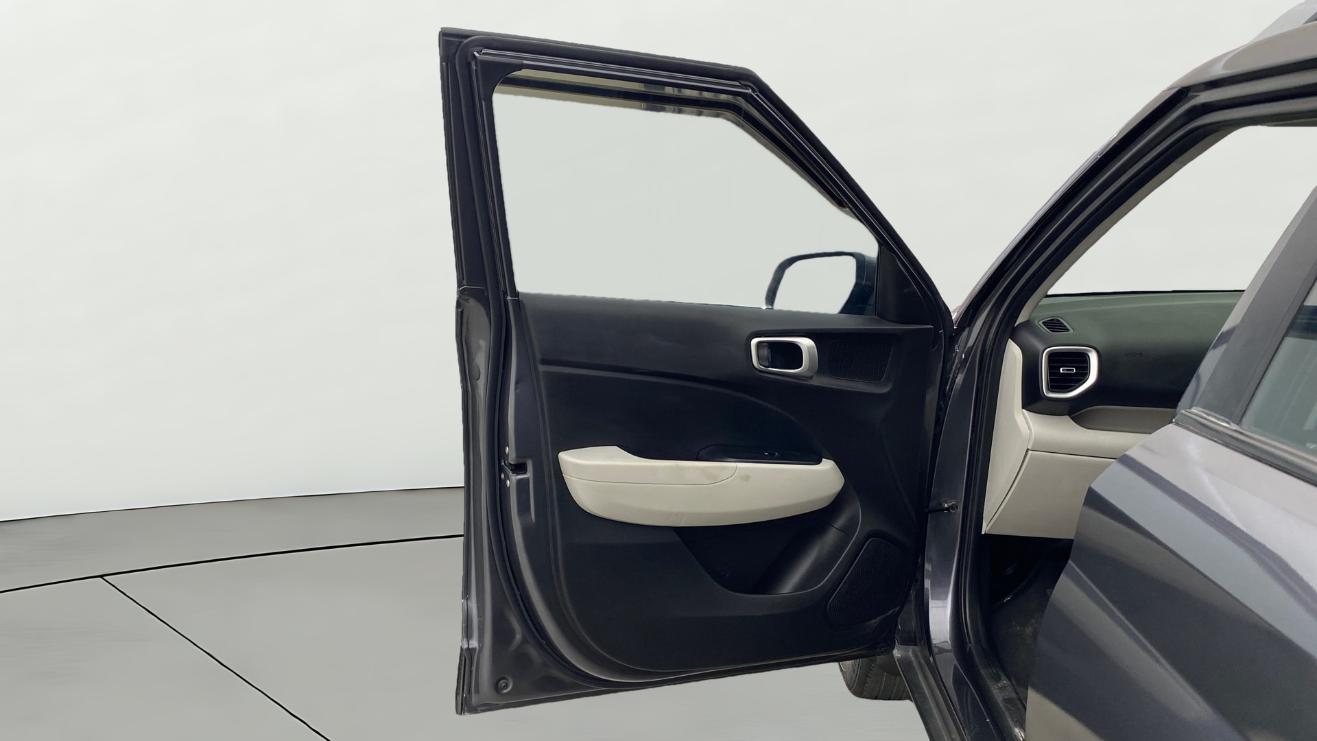 View 2023 Hyundai Venue S (O) 1.0 Turbo Petrol MT Image 32 Used 2023 Hyundai Venue S (O) 1.0 Turbo Petrol MT Image 32