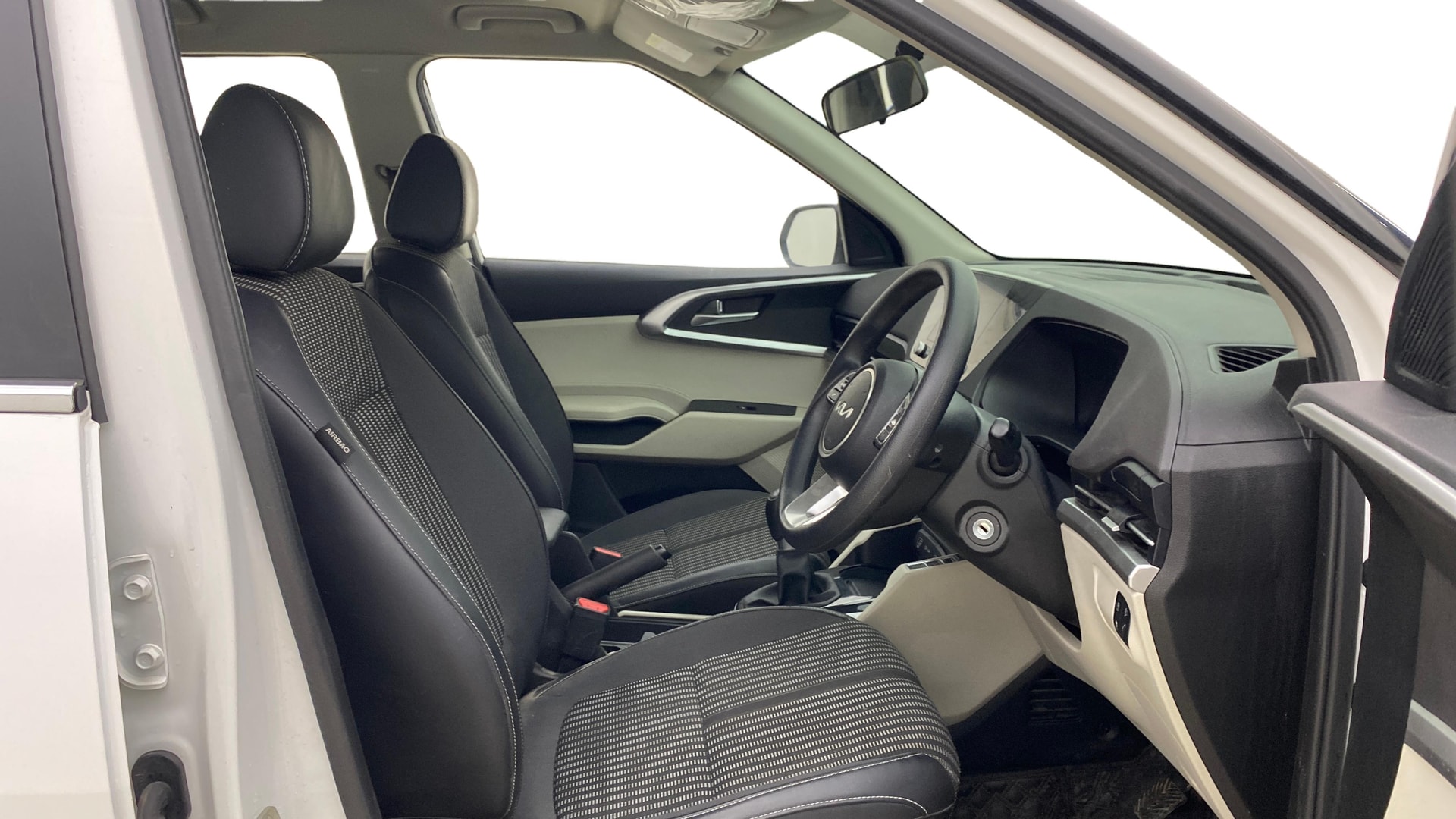 View 2023 Kia Carens Prestige 1.5 Petrol 7 STR Image 27 Used 2023 Kia Carens Prestige 1.5 Petrol 7 STR Image 27
