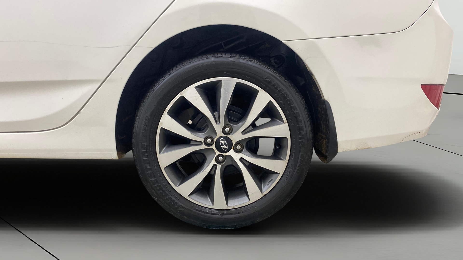View 2015 Hyundai Fluidic Verna 1.4 CRDI Base Image 11 Used 2015 Hyundai Fluidic Verna 1.4 CRDI Base Image 11