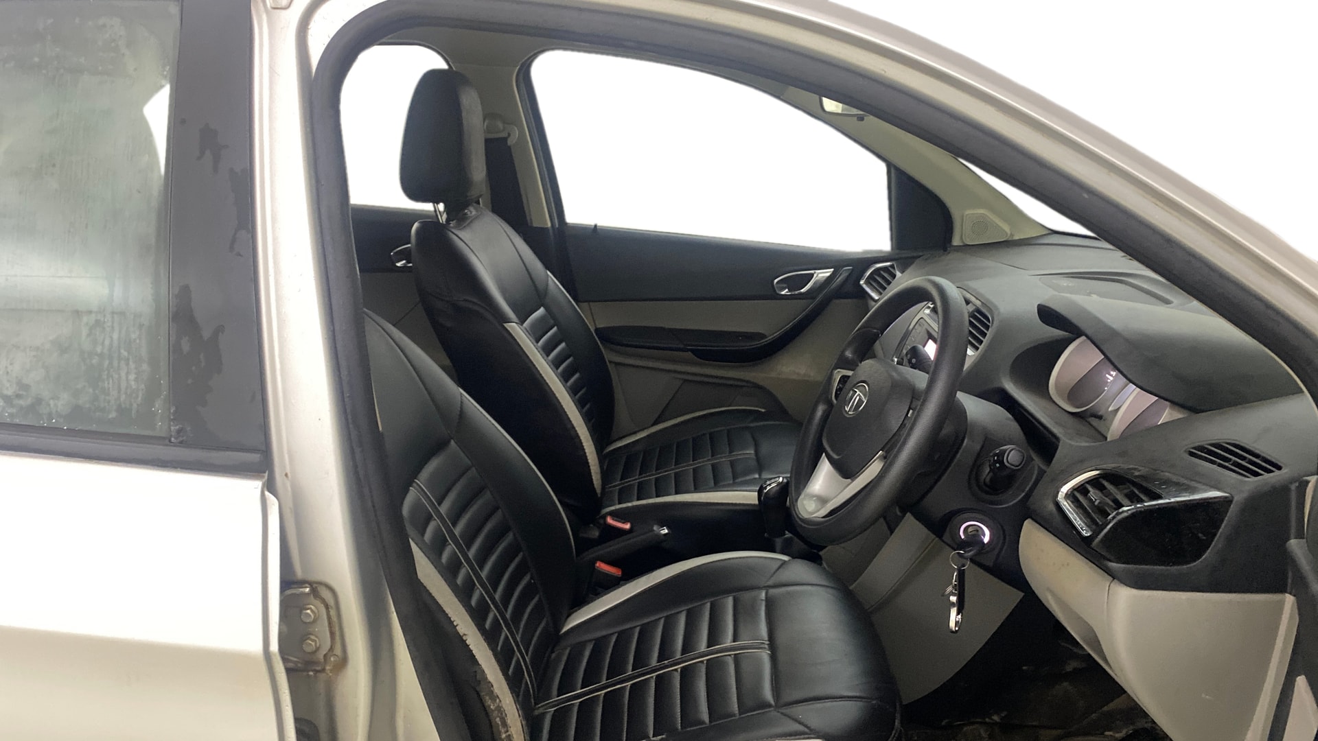 View 2016 Tata Tiago Revotorq XB Image 25 Used 2016 Tata Tiago Revotorq XB Image 25