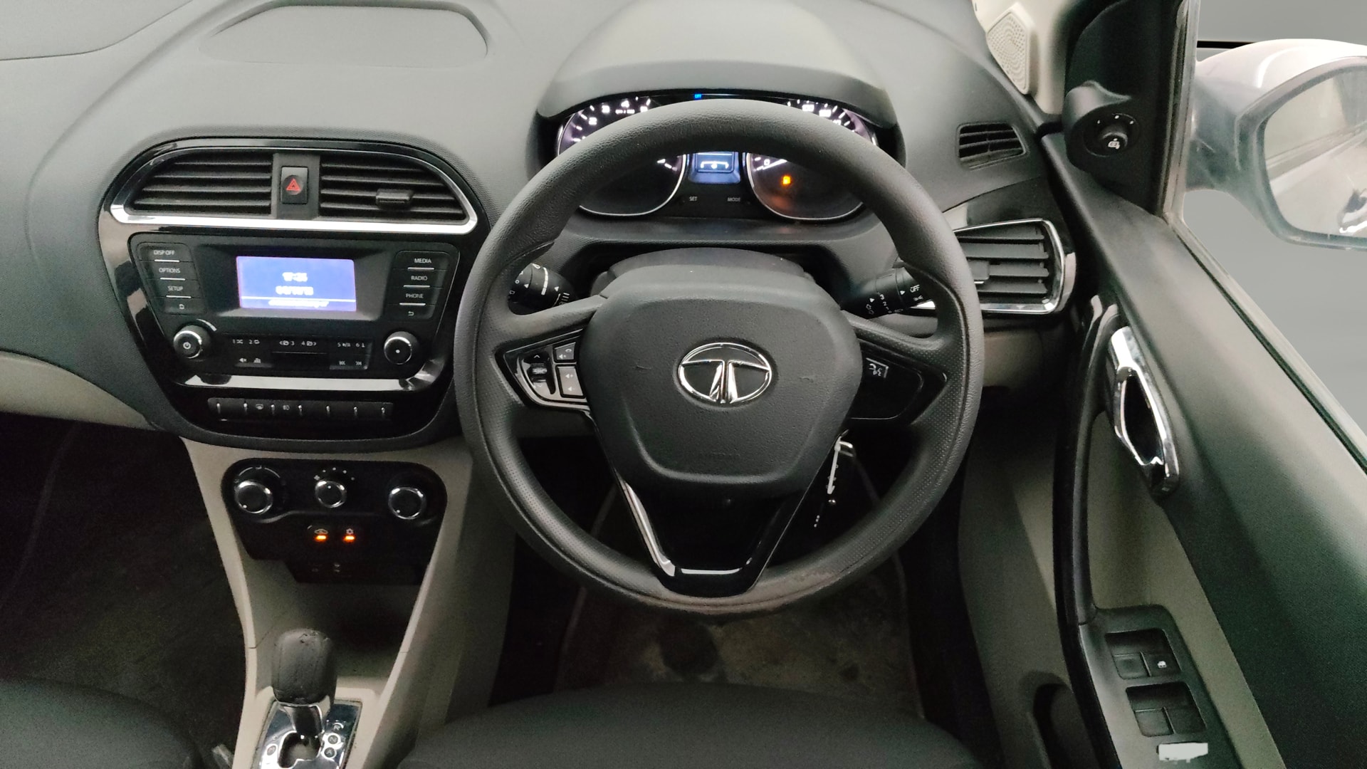 View 2018 Tata Tiago Revotorq XB Image 20 Used 2018 Tata Tiago Revotorq XB Image 20