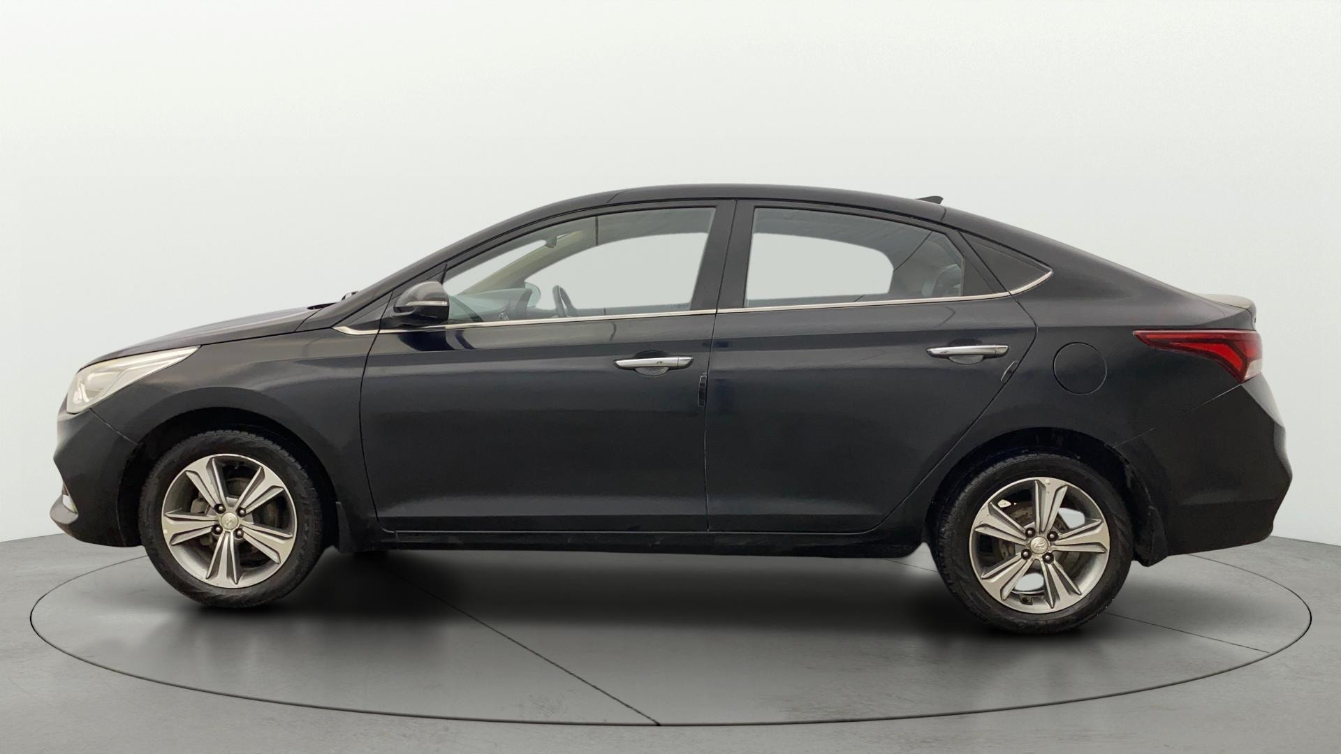 View 2018 Hyundai Verna 1.6 VTVT SX (O) AT Image 6 Used 2018 Hyundai Verna 1.6 VTVT SX (O) AT Image 6