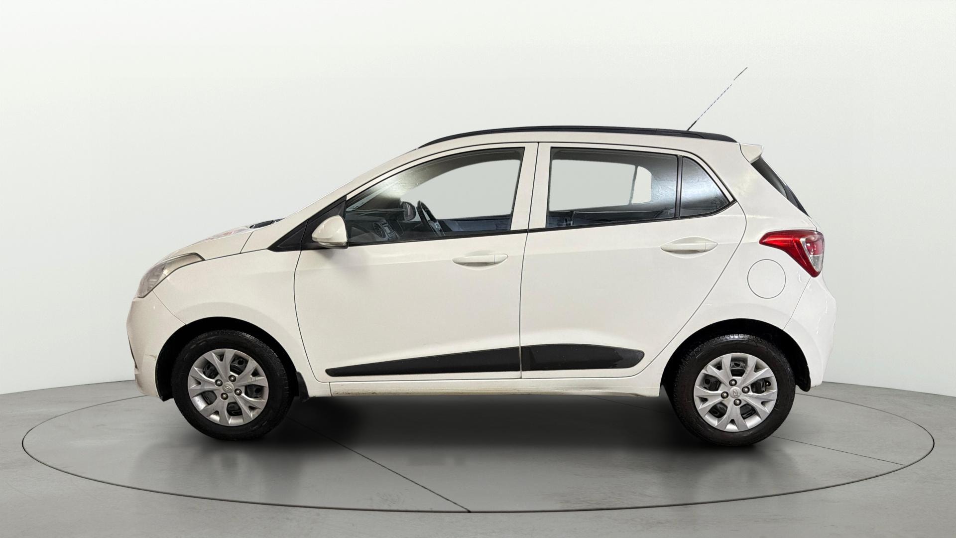 View 2016 Hyundai Grand i10 Sportz 1.2 Kappa Image 5 Used 2016 Hyundai Grand i10 Sportz 1.2 Kappa Image 5