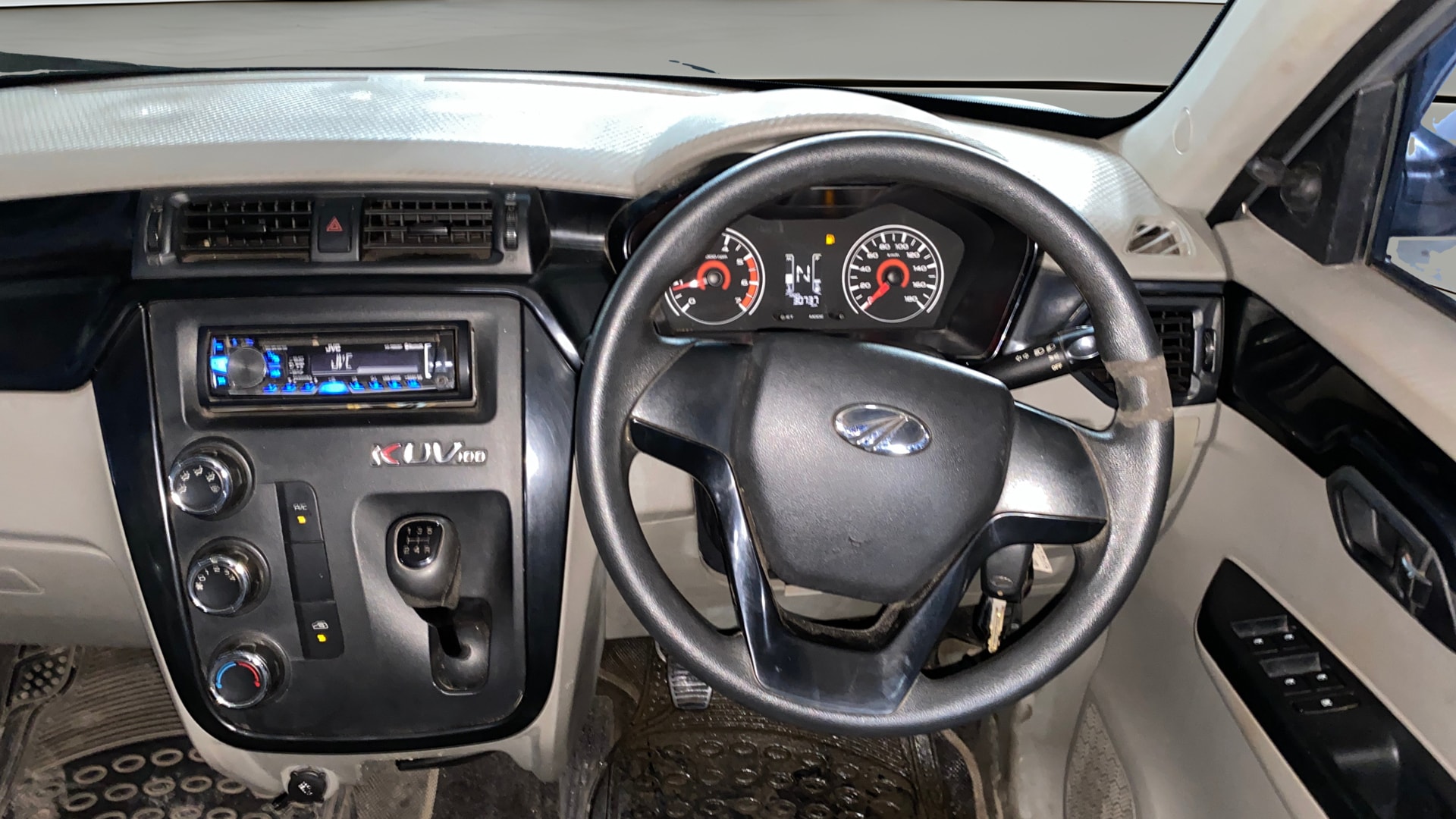 View 2016 Mahindra KUV100 K4 Plus Petrol 6 Seater BS IV Image 20 Used 2016 Mahindra KUV100 K4 Plus Petrol 6 Seater BS IV Image 20