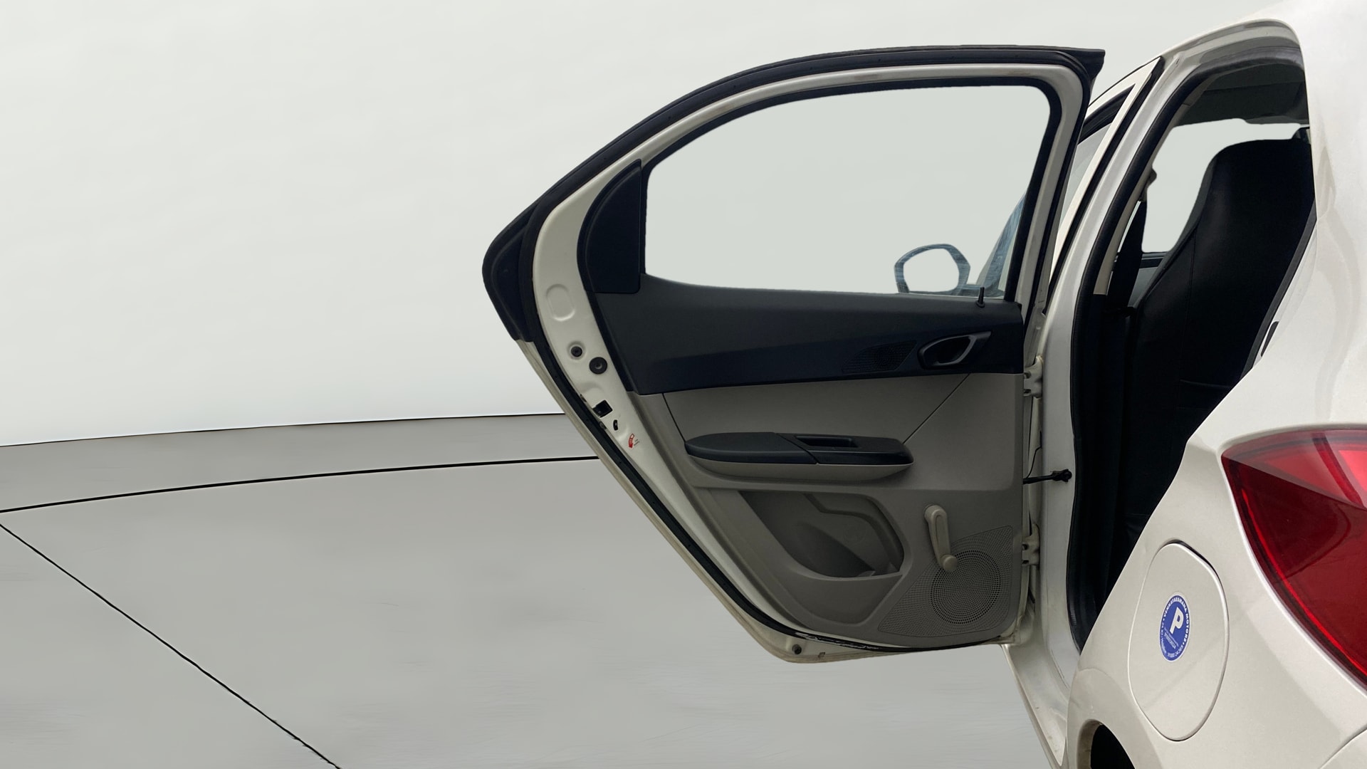 View 2019 Tata Tigor XE Diesel Image 22 Used 2019 Tata Tigor XE Diesel Image 22