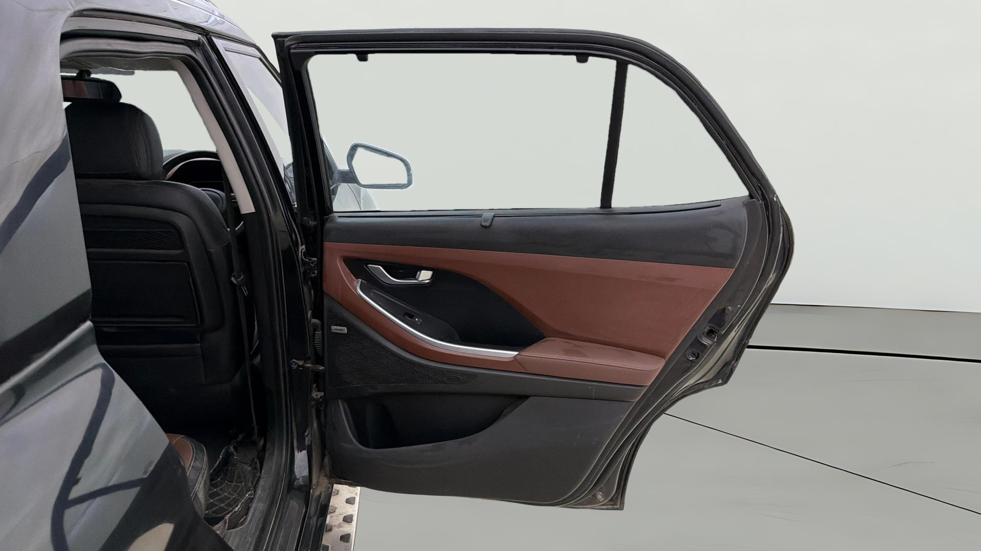 View 2023 Hyundai Alcazar Prestige 6 Seater MT Petrol Image 6 Used 2023 Hyundai Alcazar Prestige 6 Seater MT Petrol Image 6
