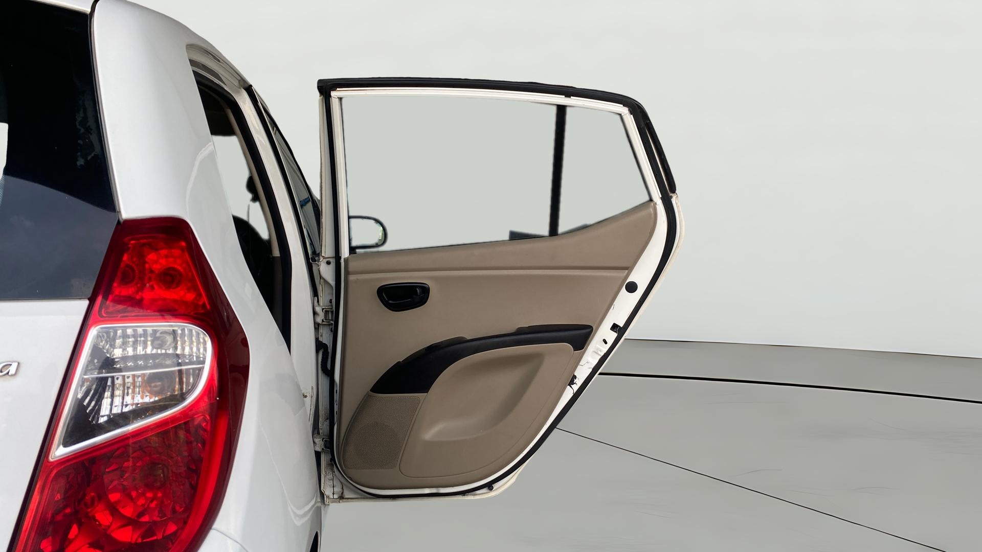 View 2014 Hyundai i10 1.1 Magna Image 7 Used 2014 Hyundai i10 1.1 Magna Image 7