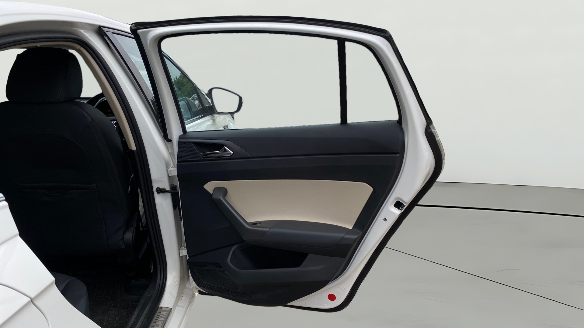 View 2023 Skoda Slavia Style 1.0 TSI MT Image 6 Used 2023 Skoda Slavia Style 1.0 TSI MT Image 6