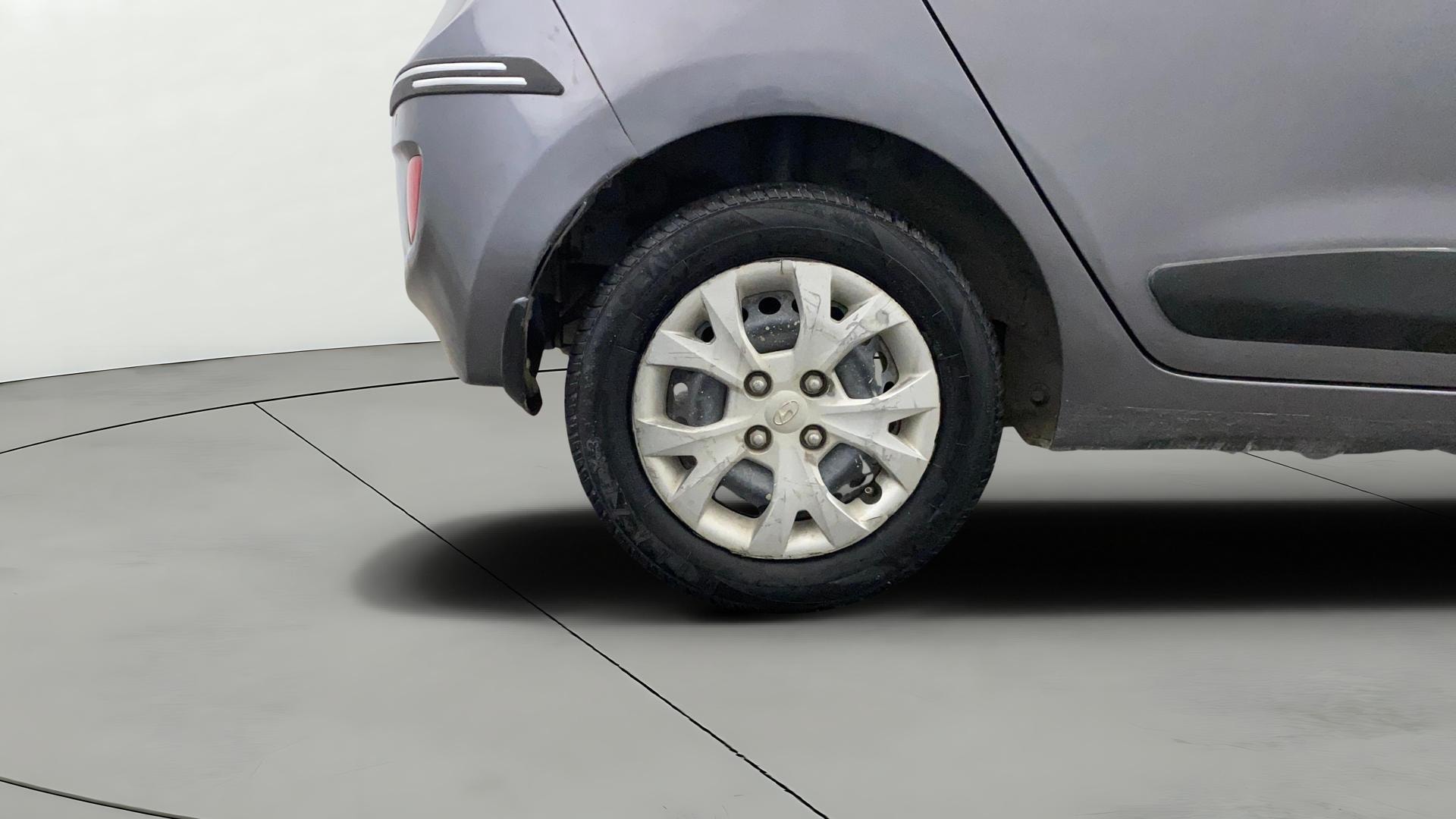 View 2015 Hyundai Grand i10 Sportz 1.2 Kappa Image 23 Used 2015 Hyundai Grand i10 Sportz 1.2 Kappa Image 23