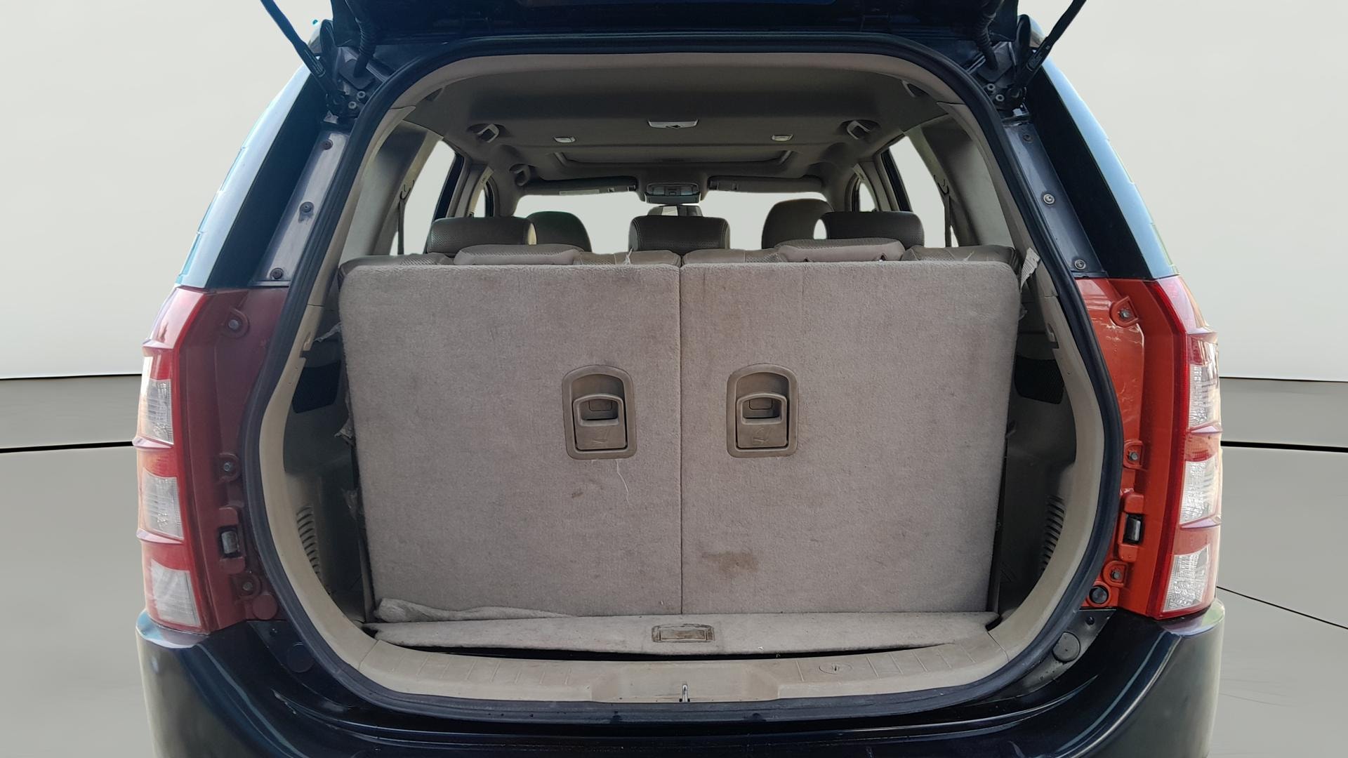 View 2015 Mahindra XUV500 W10 FWD Image 43 Used 2015 Mahindra XUV500 W10 FWD Image 43