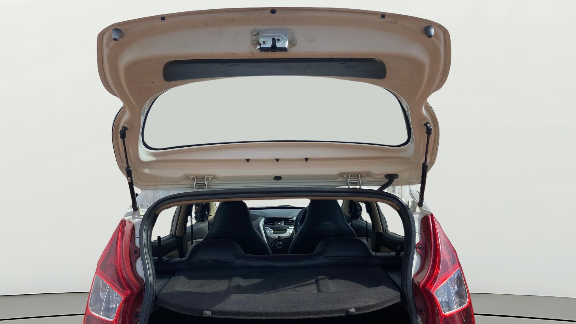 View 2017 Hyundai EON Magna Plus Image 16 Used 2017 Hyundai EON Magna Plus Image 16