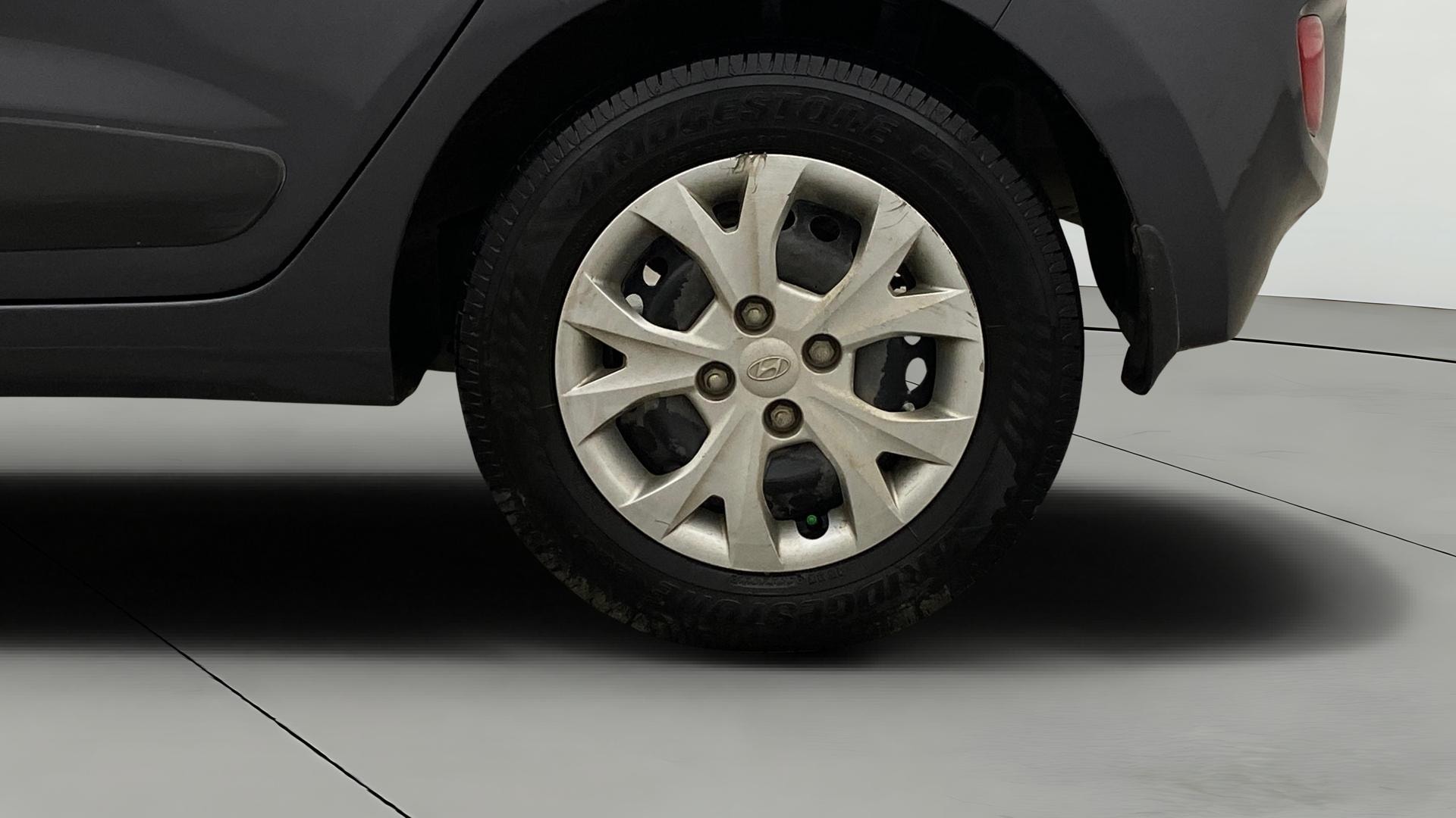 View 2015 Hyundai Grand i10 Sportz 1.2 Kappa Image 11 Used 2015 Hyundai Grand i10 Sportz 1.2 Kappa Image 11