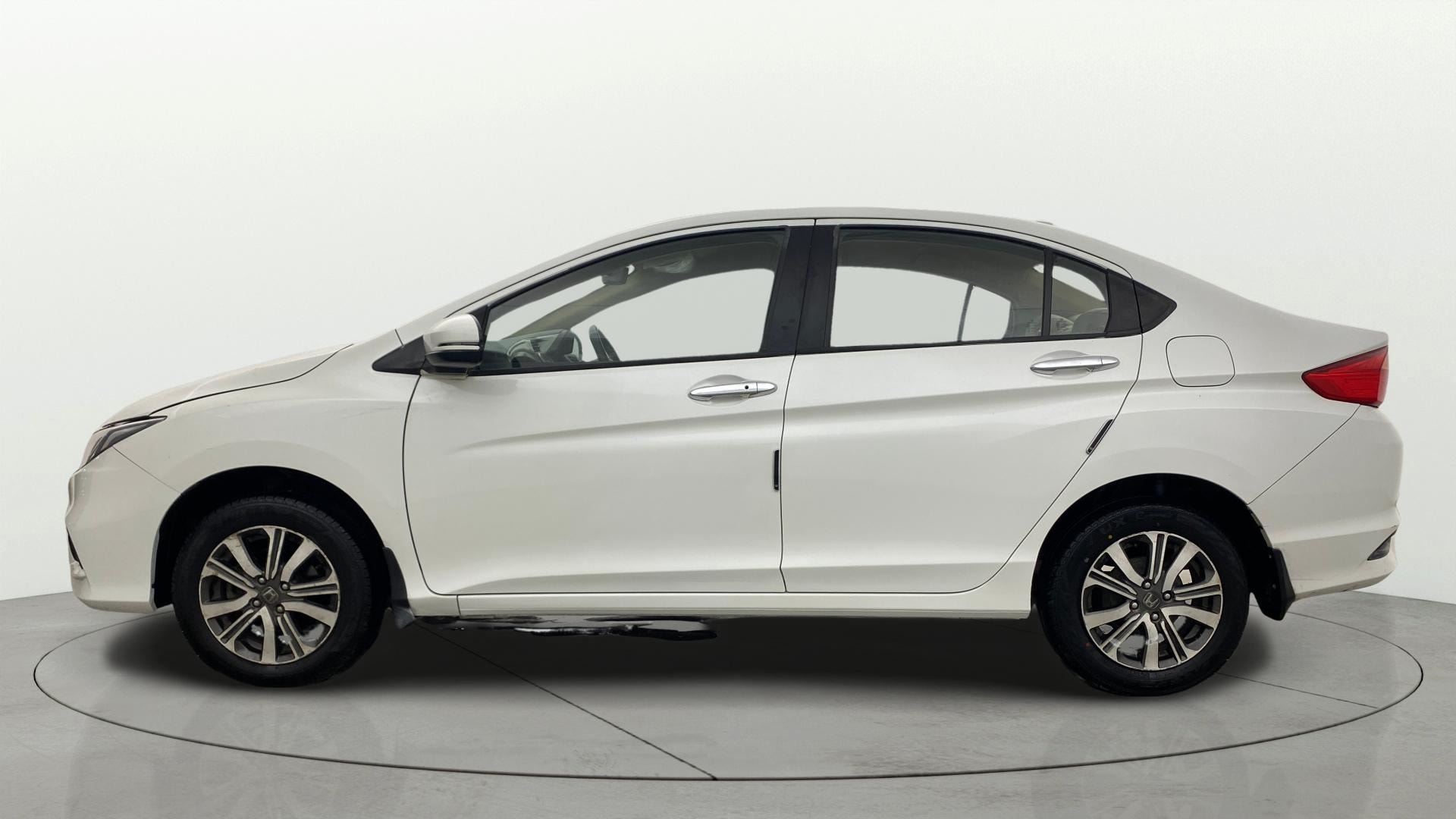 View 2022 Honda City ZX MT Diesel Anniversary Edition Image 6 Used 2022 Honda City ZX MT Diesel Anniversary Edition Image 6
